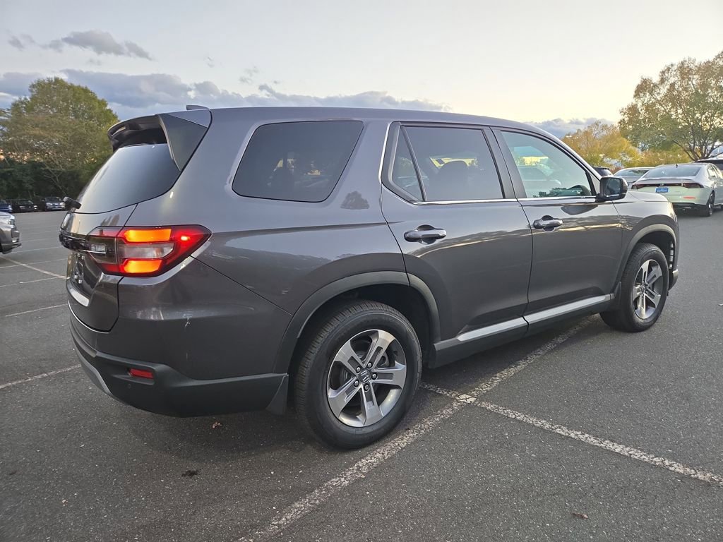 Used 2025 Honda Pilot EX-L image 6