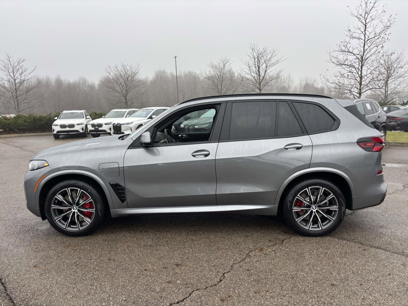 New 2026 BMW X5 xDrive50e w/ M Sport Package AWD/4WD image 4