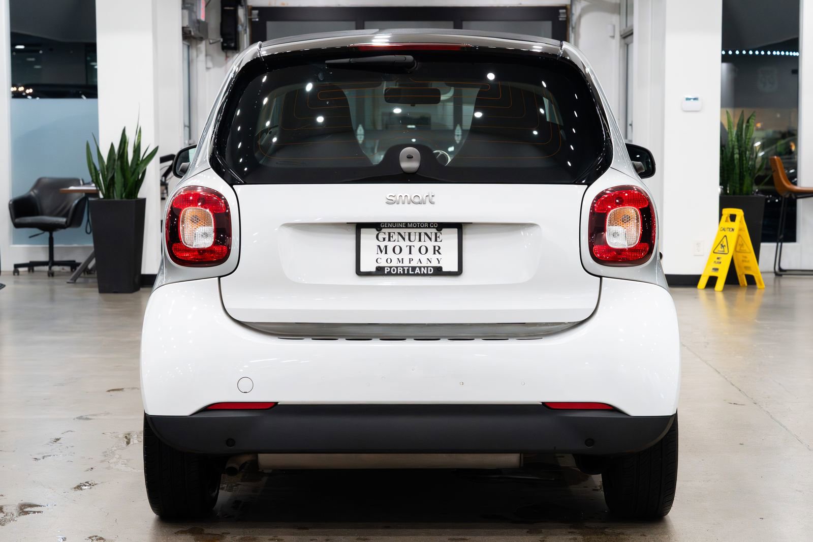 Used 2017 smart fortwo pure image 5