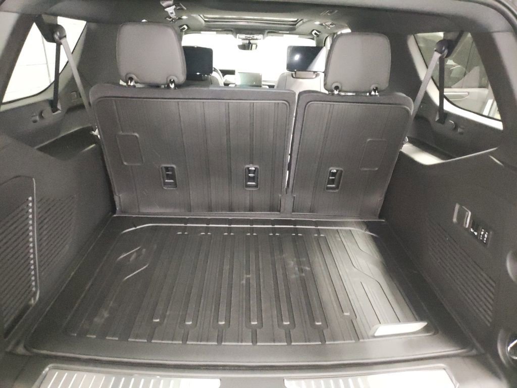 New 2026 GMC Yukon XL AT4 w/ AT4 Premium Plus Package image 16