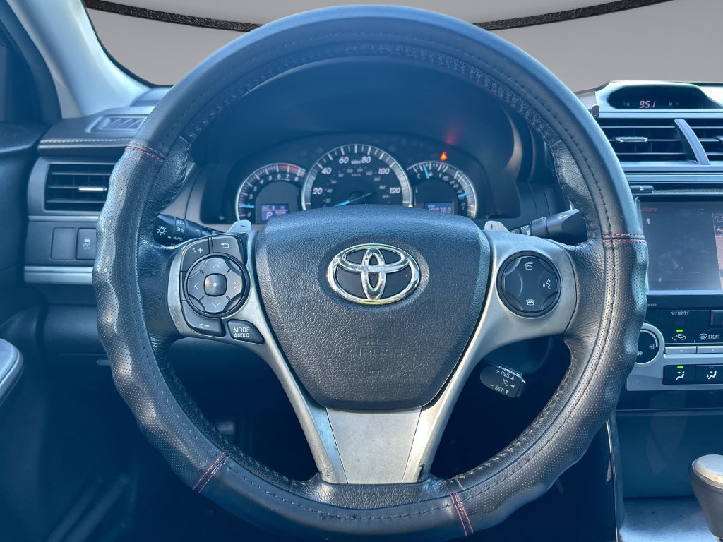 Used 2014 Toyota Camry SE w/ Moonroof Package FWD image 14