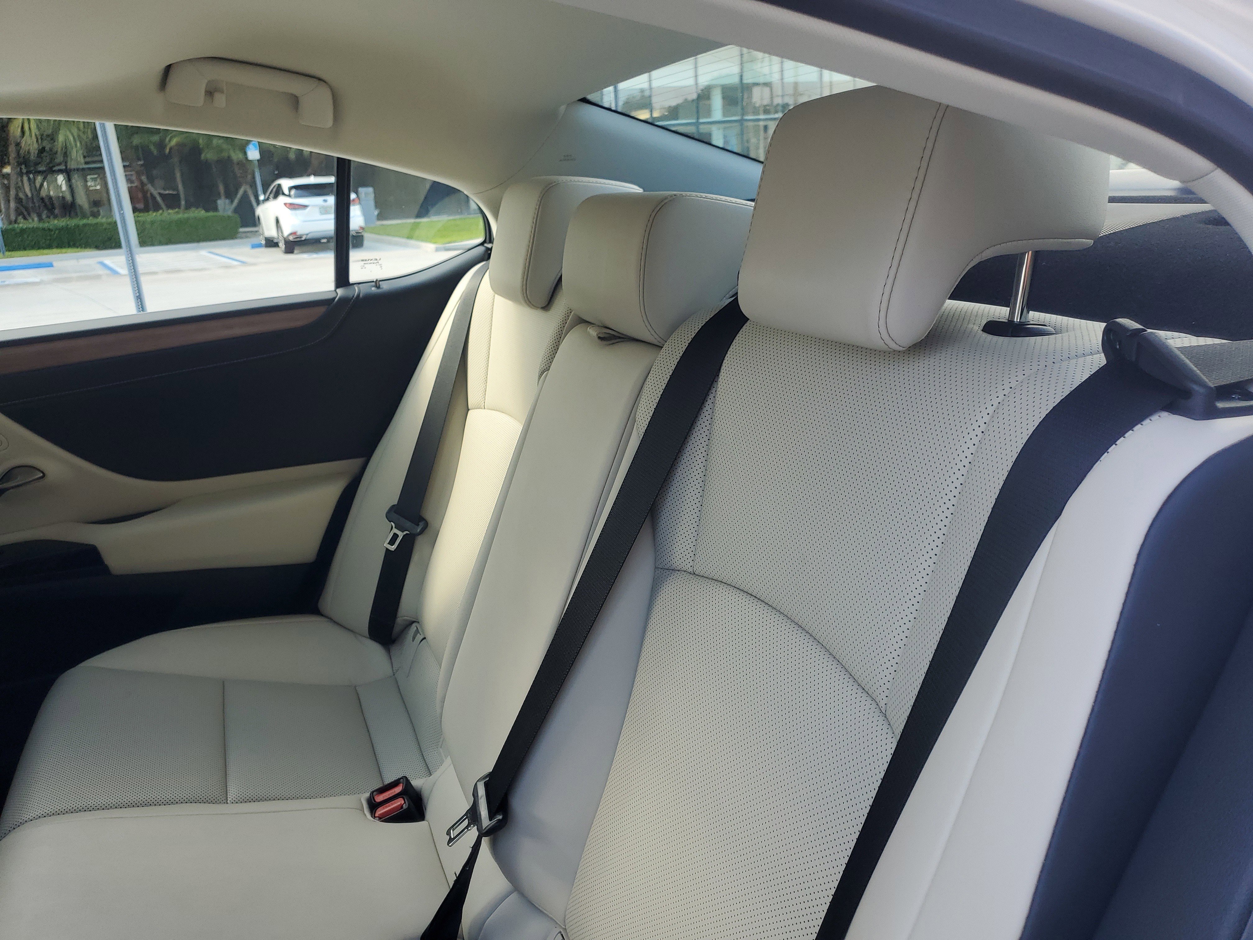 Certified 2025 Lexus ES 350 w/ Premium Package image 17