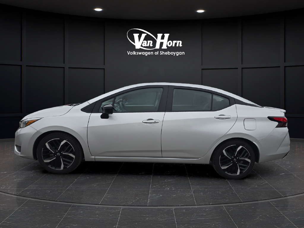 Used 2024 Nissan Versa SR FWD image 4