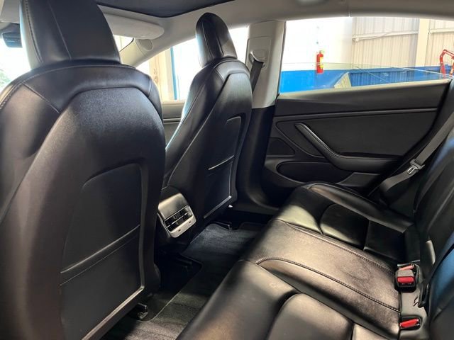 Used 2019 Tesla Model 3 Standard Range Plus image 17