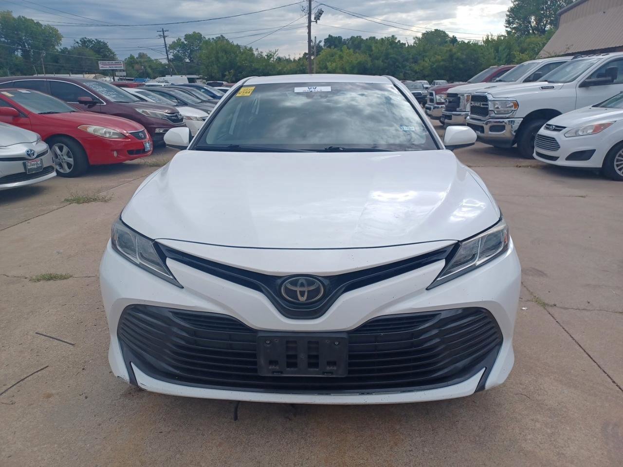Used 2019 Toyota Camry LE FWD image 2
