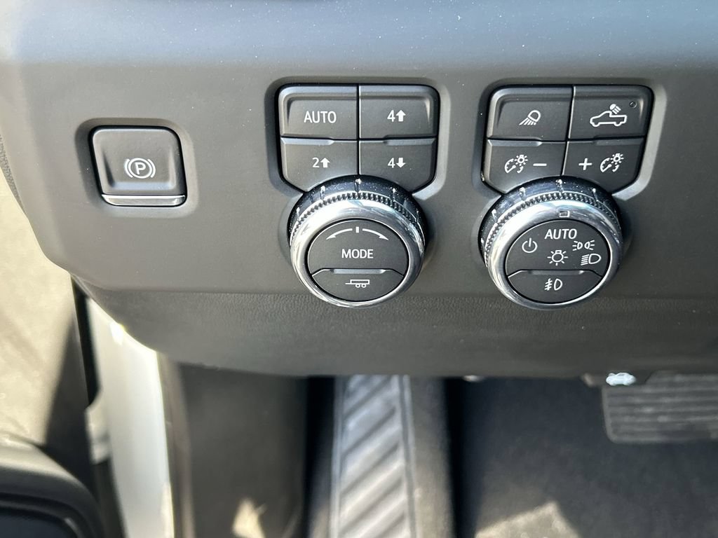 Used 2026 GMC Sierra 1500 AT4 w/ Technology Package AWD/4WD image 18