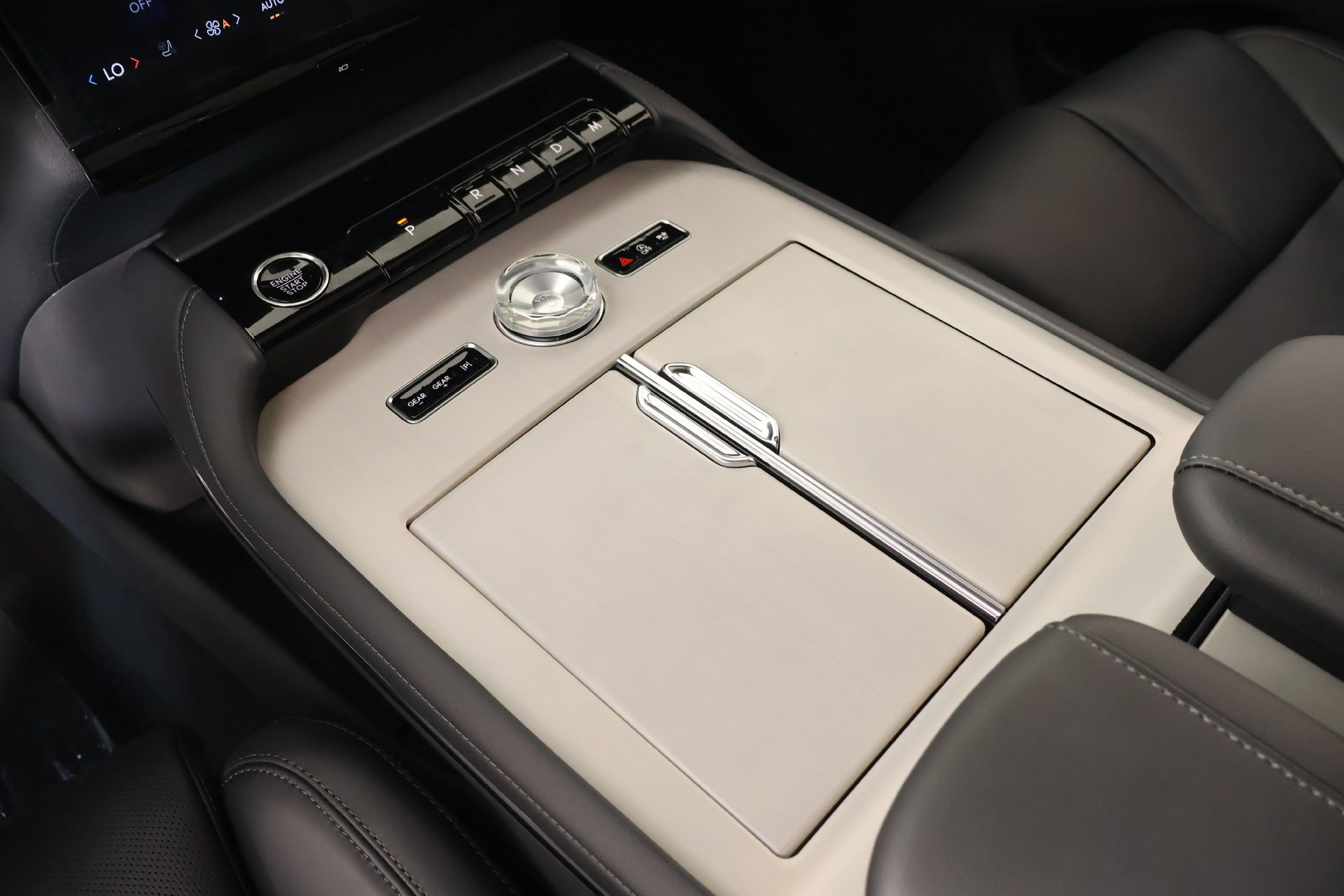 New 2027 Lincoln Navigator L Reserve w/ Jet Appearance Package AWD/4WD image 8