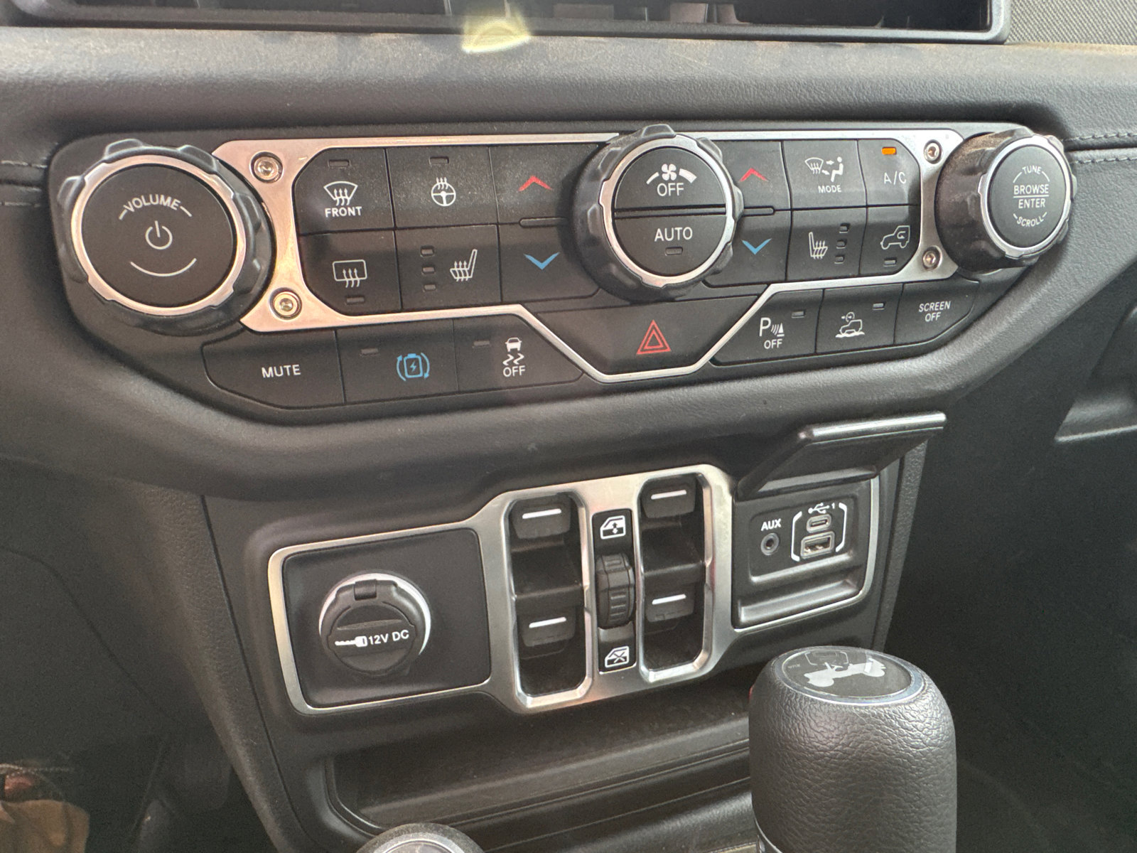 Used 2025 Jeep Wrangler Sahara w/ Safety Group AWD/4WD image 27