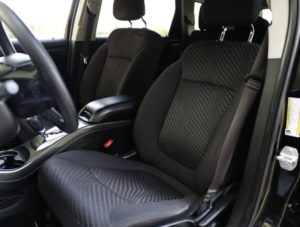 Used 2017 Dodge Journey SE FWD image 19