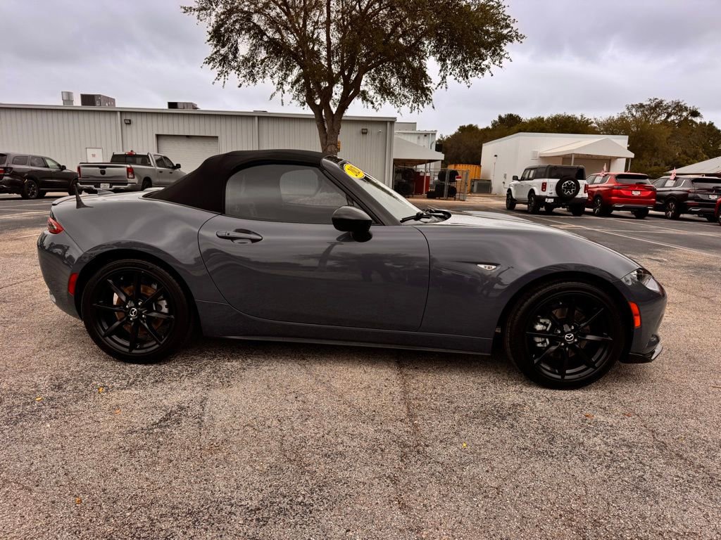 Used 2021 MAZDA MX-5 Miata Club RWD image 10