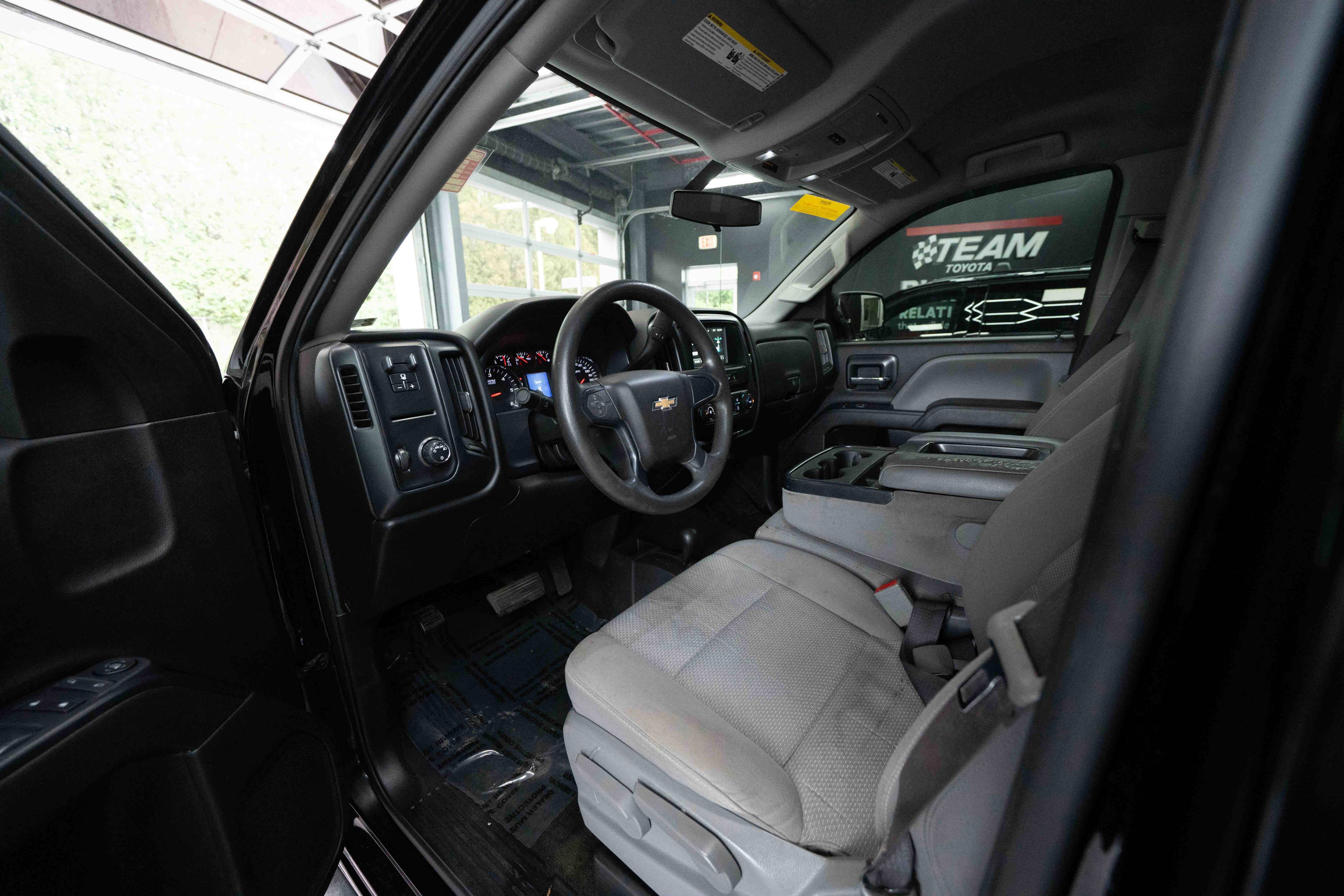 Used 2017 Chevrolet Silverado 1500 Custom w/ Custom Convenience Package AWD/4WD image 8