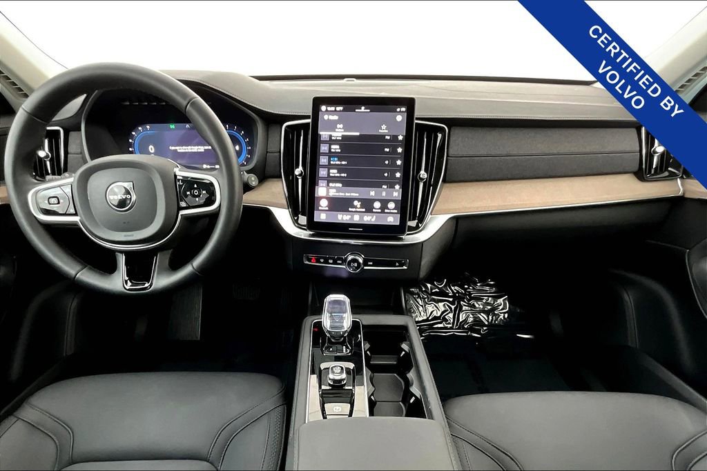 Certified 2025 Volvo XC90 B6 Plus image 21