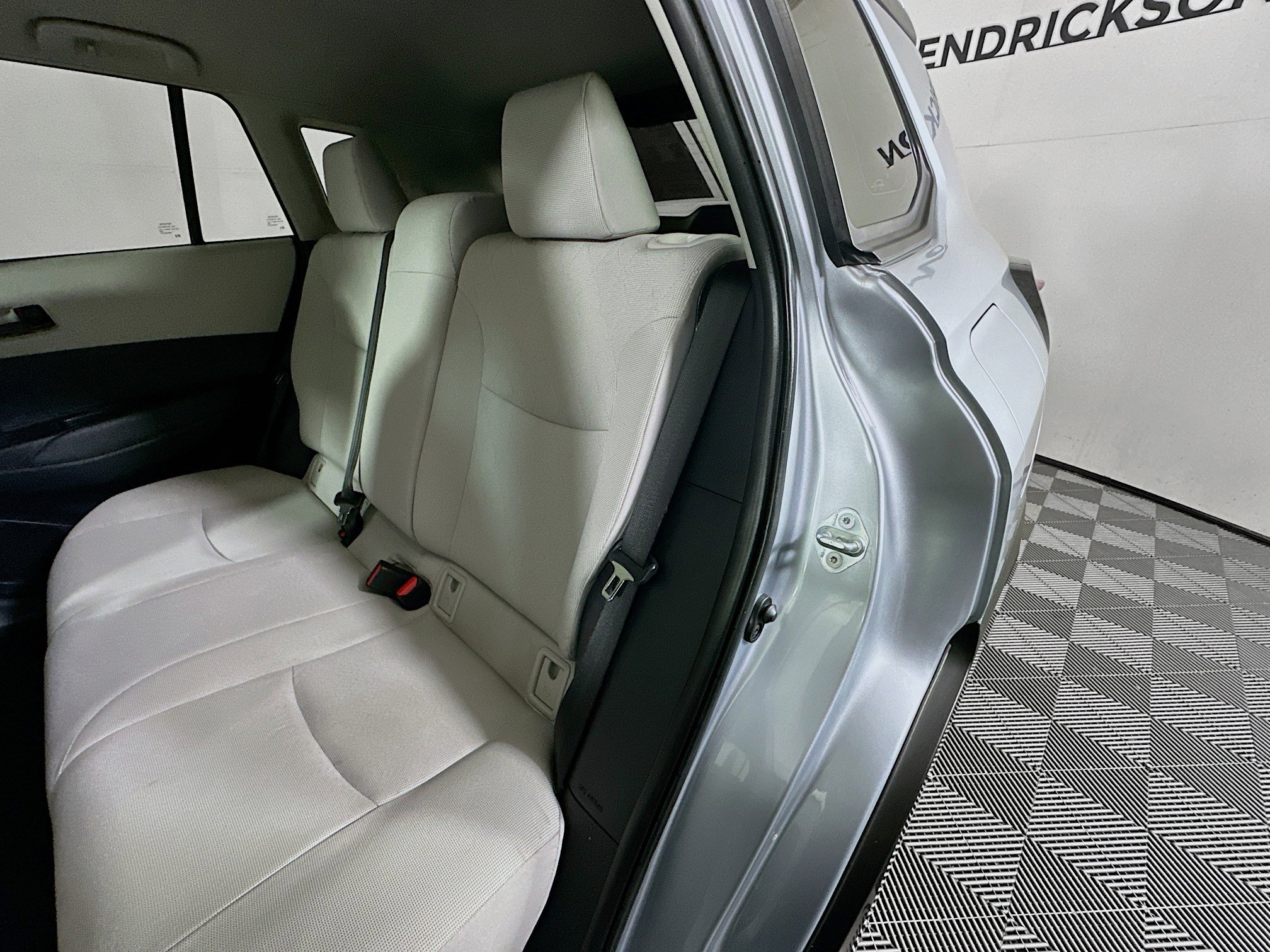 Used 2024 Toyota Corolla Cross L image 25