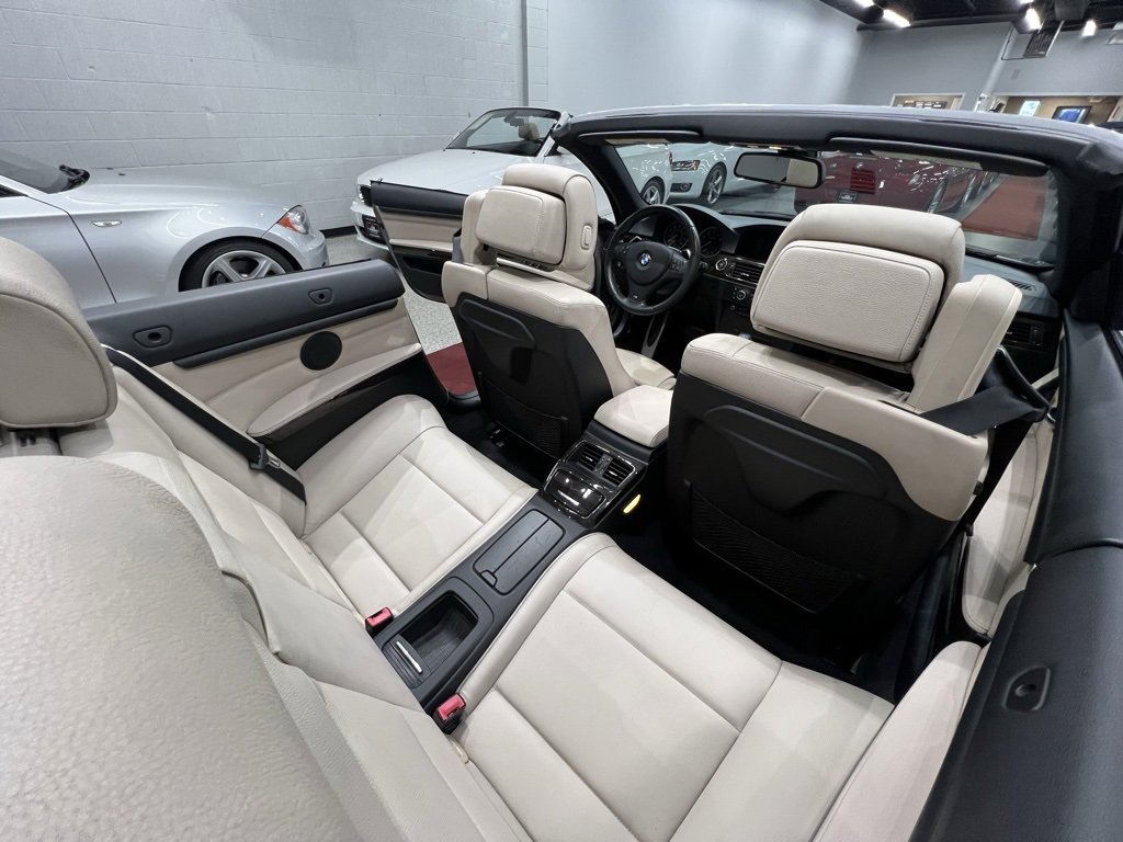 Used 2013 BMW 335i Convertible image 40