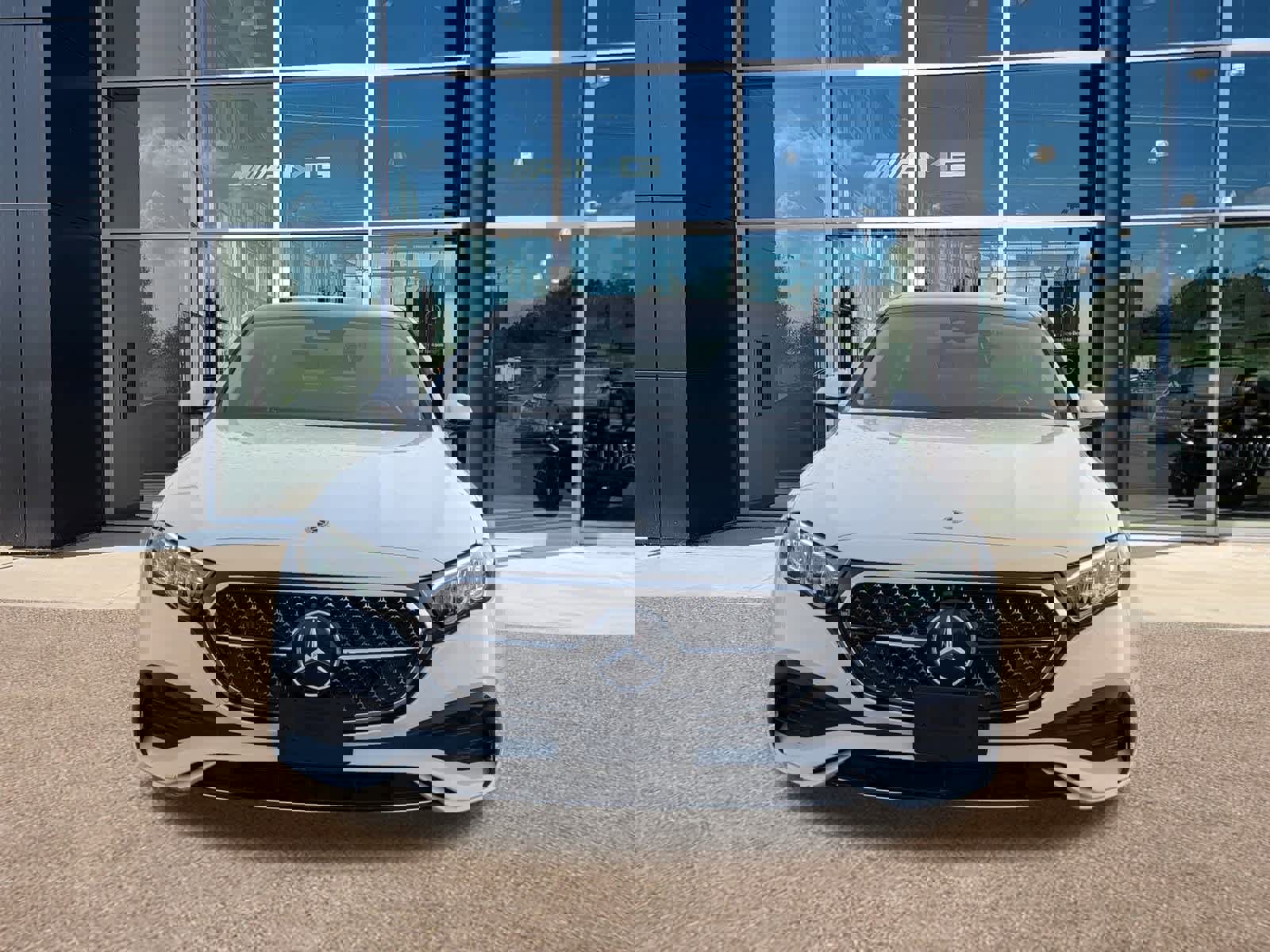 Used 2025 Mercedes-Benz E 450 4MATIC Sedan image 2