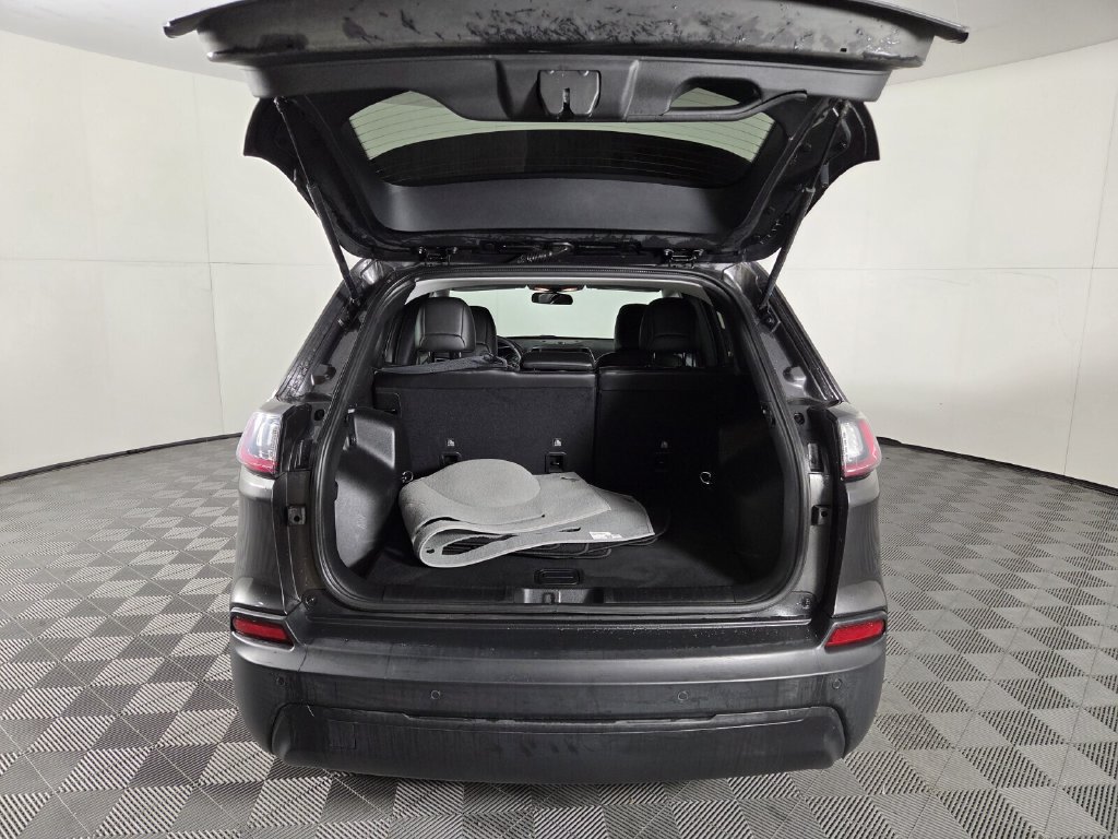 Used 2019 Jeep Cherokee Latitude Plus FWD image 26