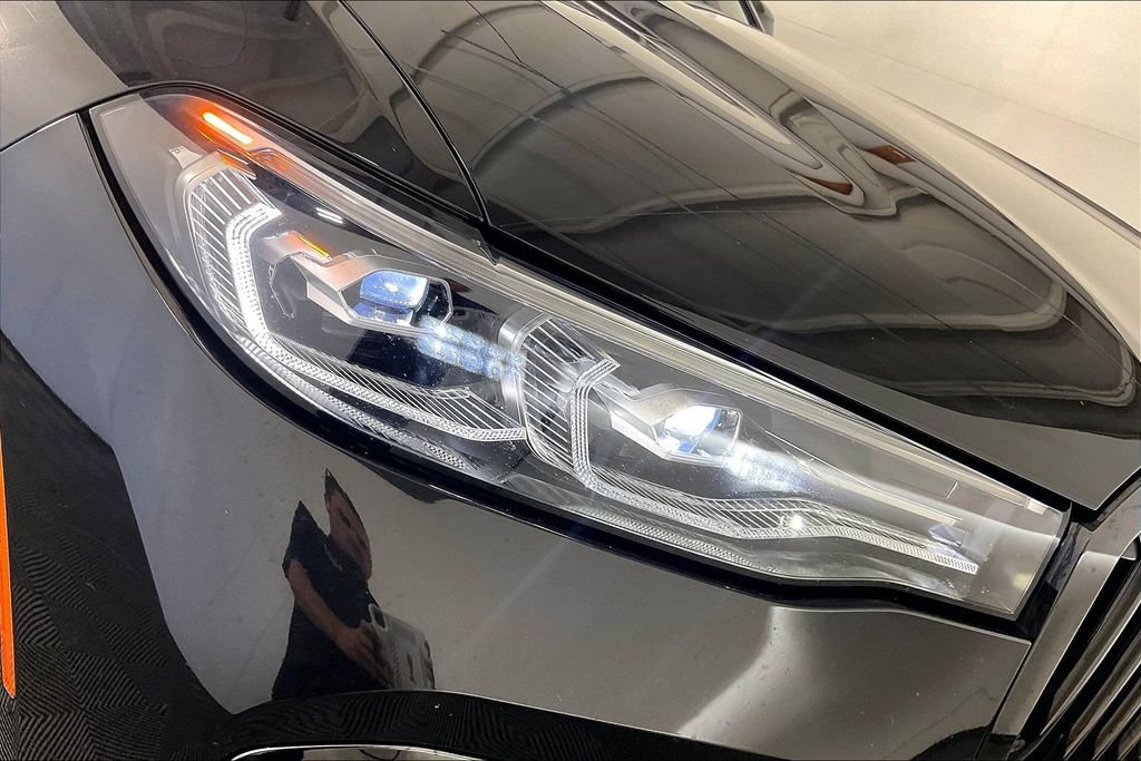 Used 2021 BMW X7 xDrive40i w/ M Sport Package AWD/4WD image 39