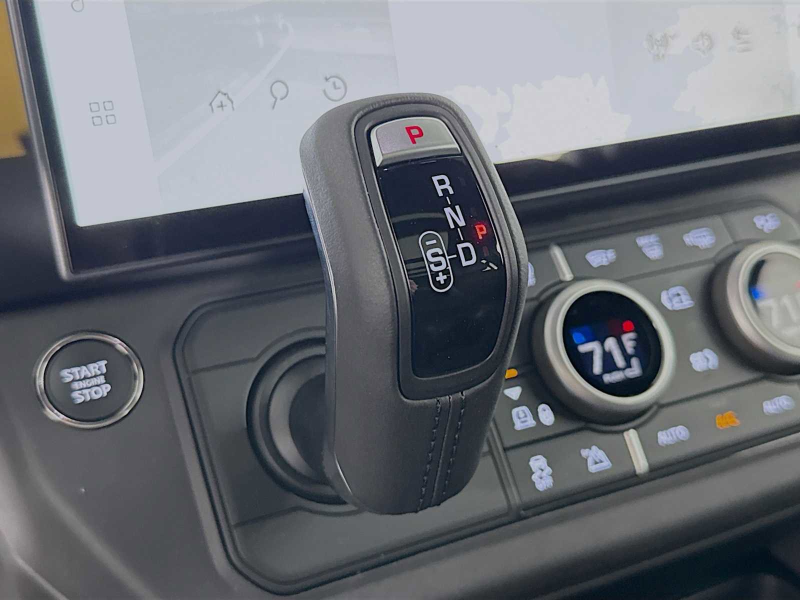 New 2026 Land Rover Defender 110 AWD/4WD image 17