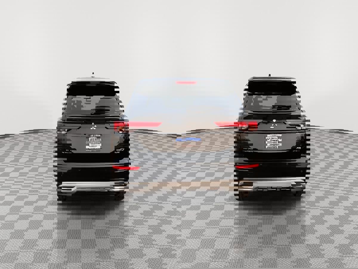 Used 2023 Mitsubishi Outlander SE image 6