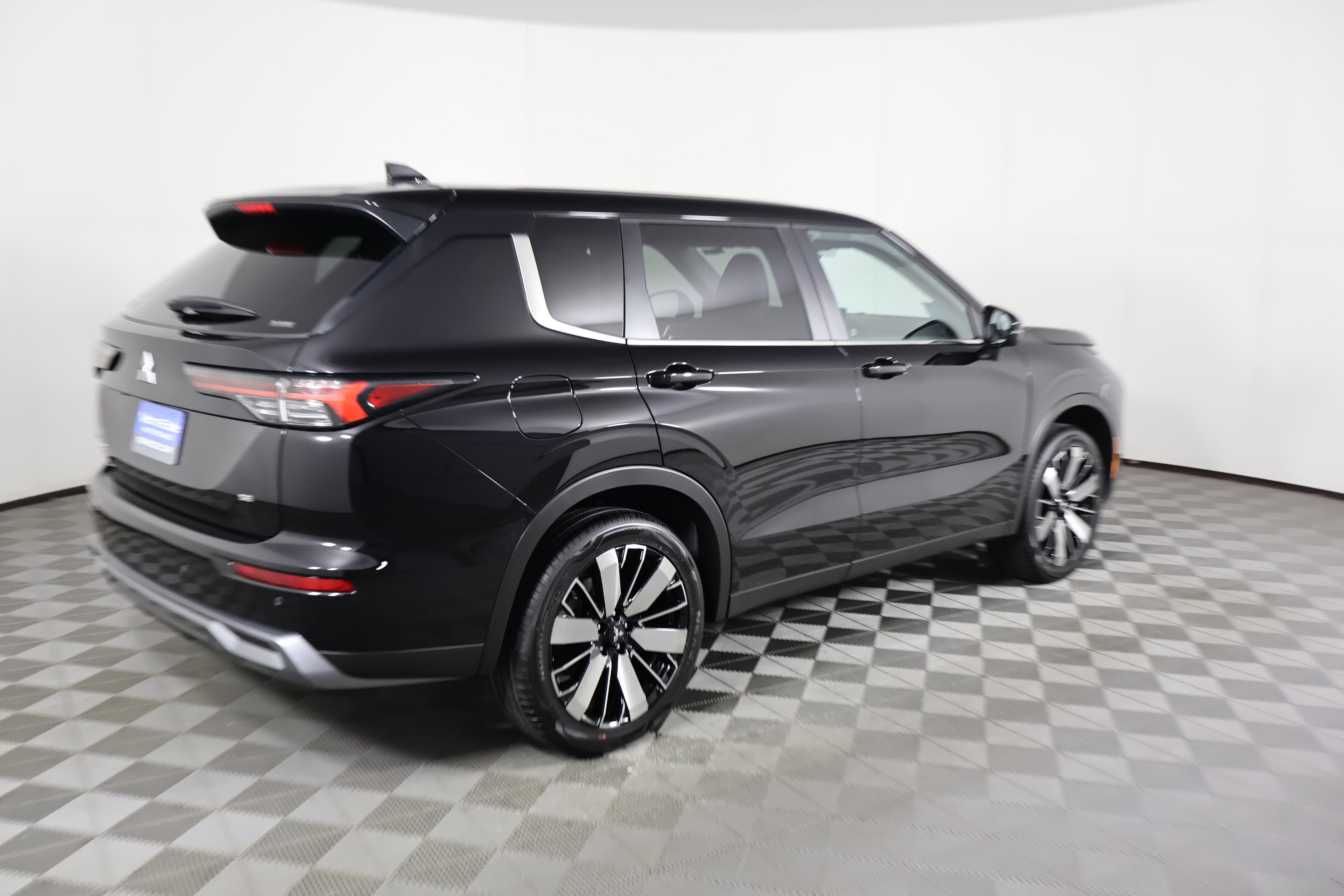 New 2026 Mitsubishi Outlander SE image 6