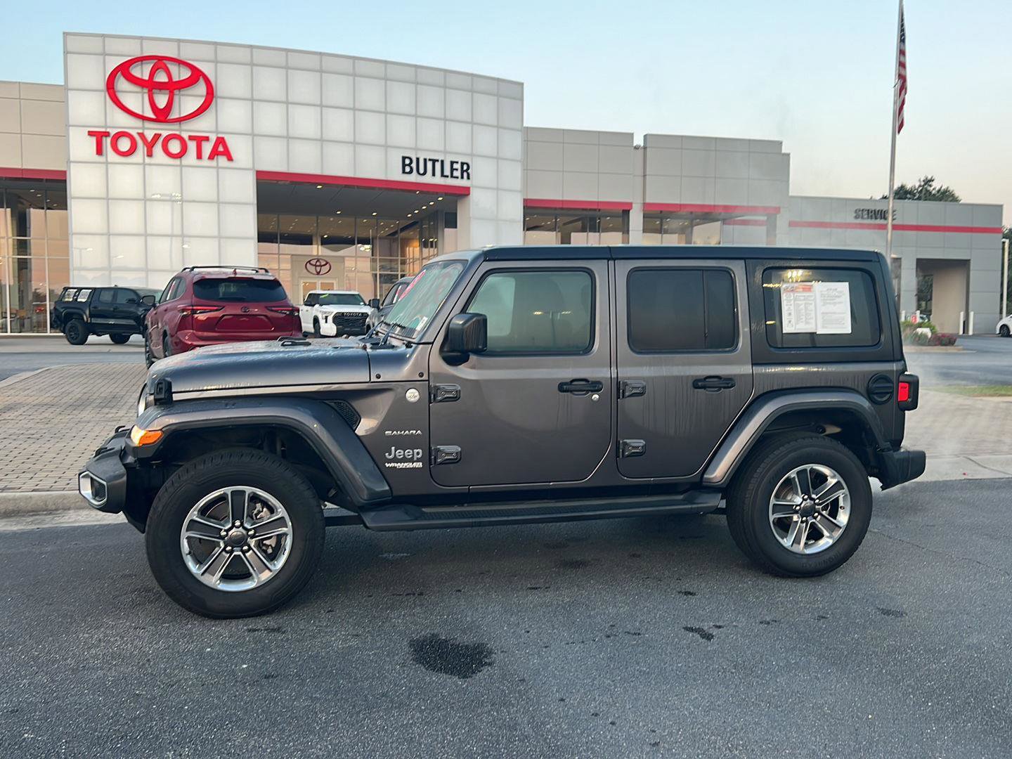 Used 2020 Jeep Wrangler Unlimited Sahara image 3