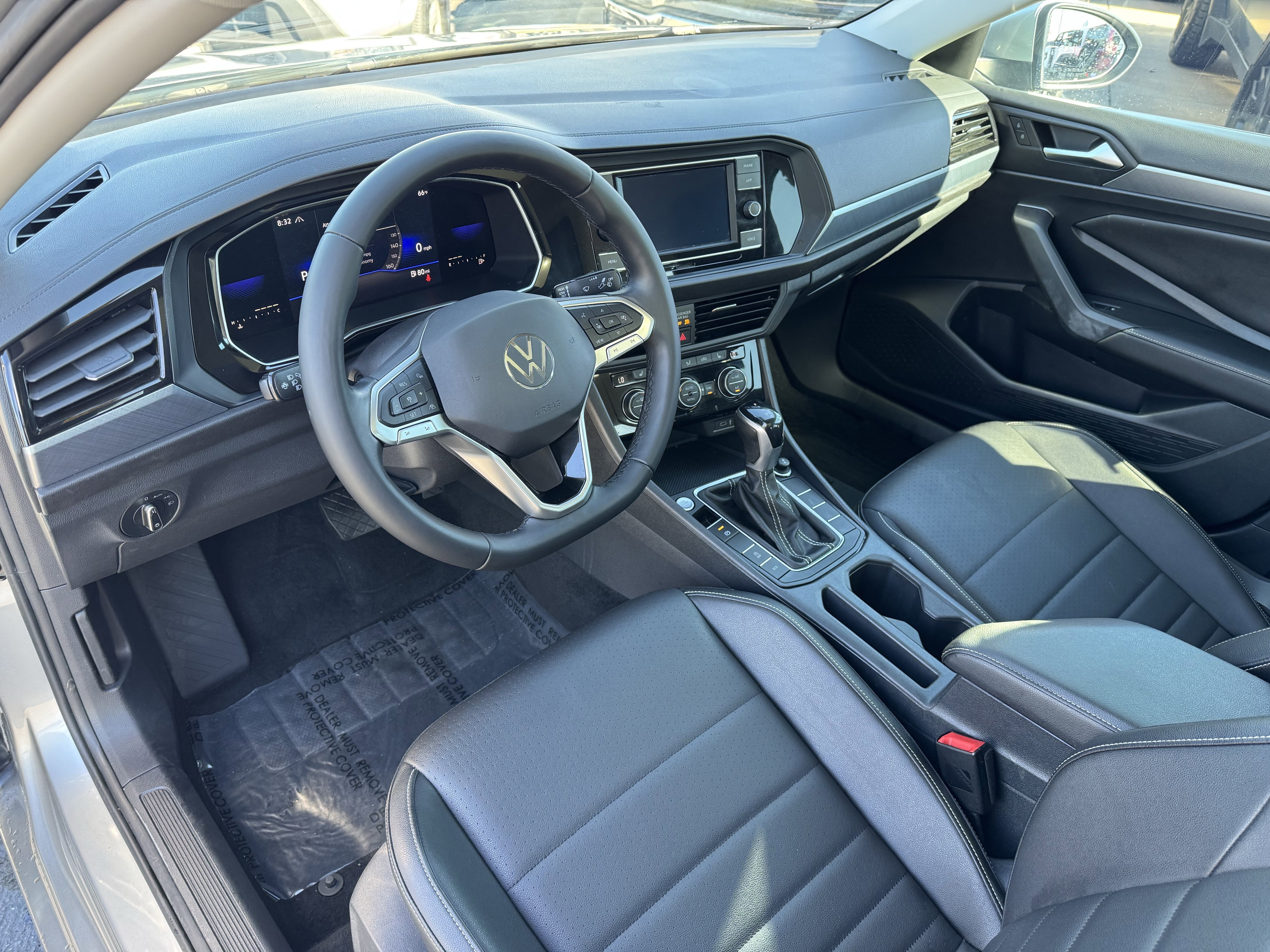 Used 2022 Volkswagen Jetta SE w/ Panoramic Sunroof Package image 16