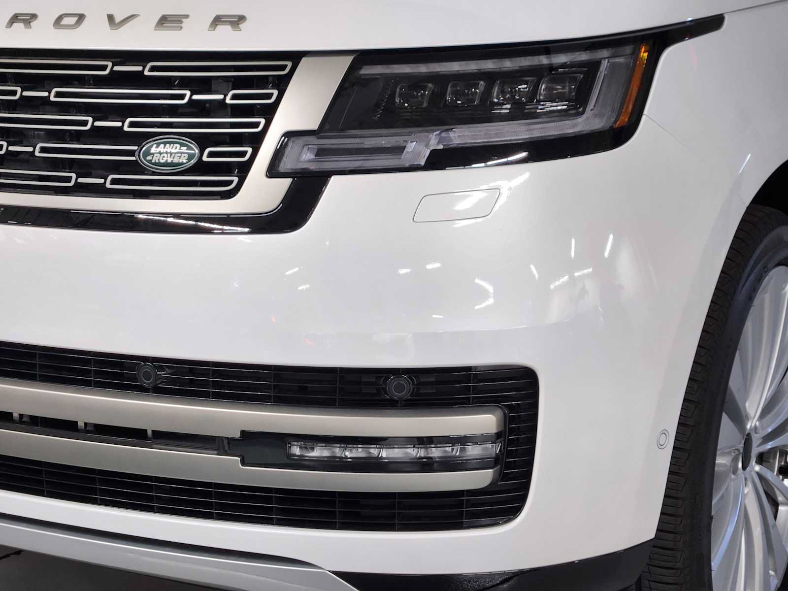 New 2026 Land Rover Range Rover Long Wheelbase SE AWD/4WD image 12