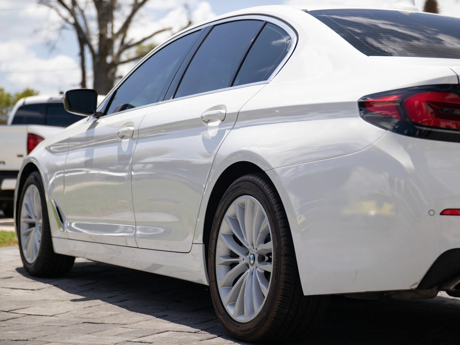 Used 2021 BMW 530i xDrive w/ Convenience Package AWD/4WD image 8