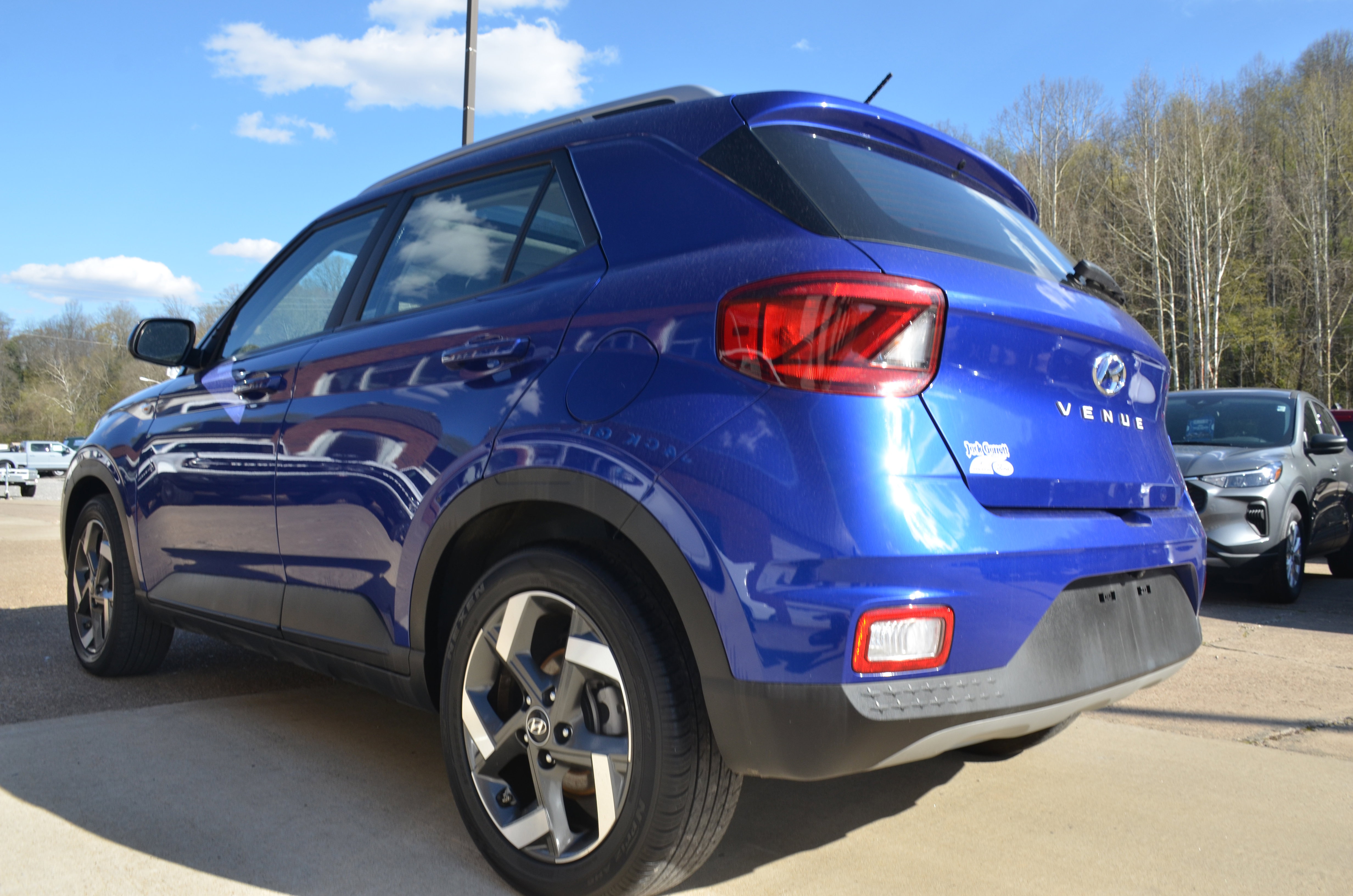 Used 2024 Hyundai Venue SEL image 6