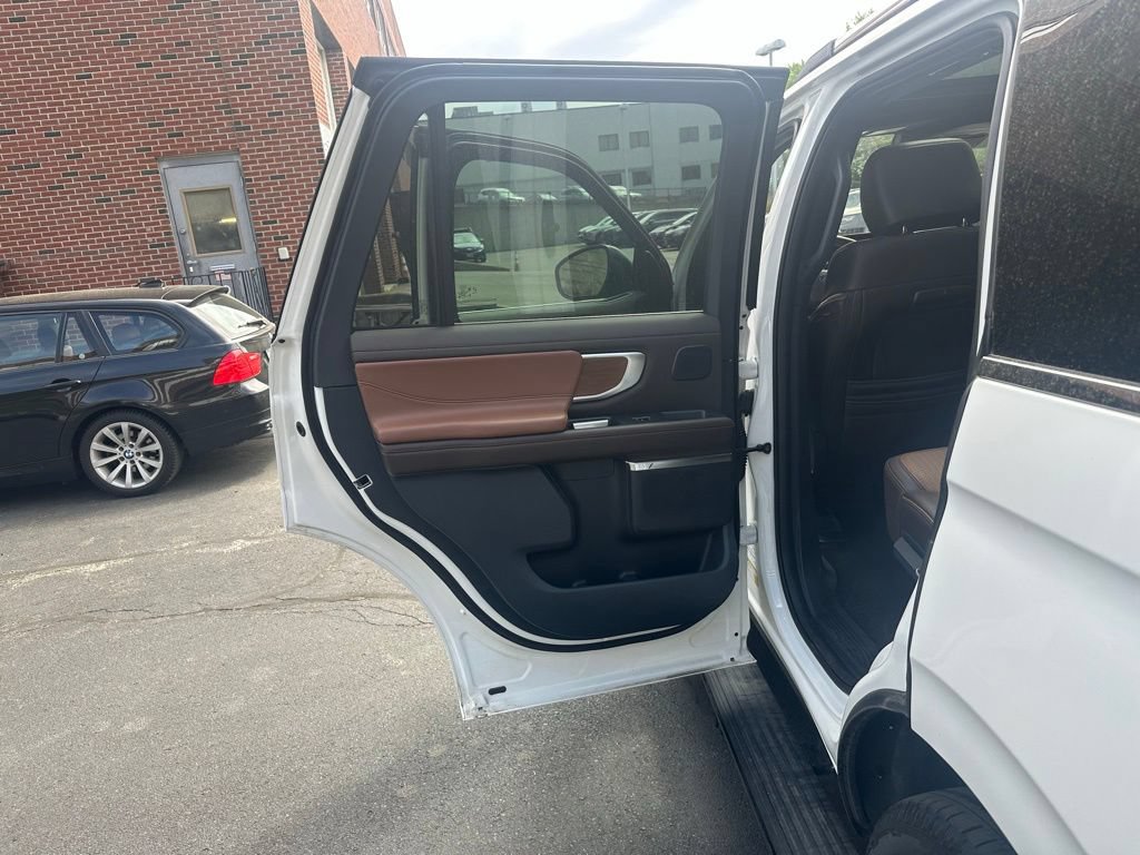 Used 2025 Ford Expedition King Ranch AWD/4WD image 15