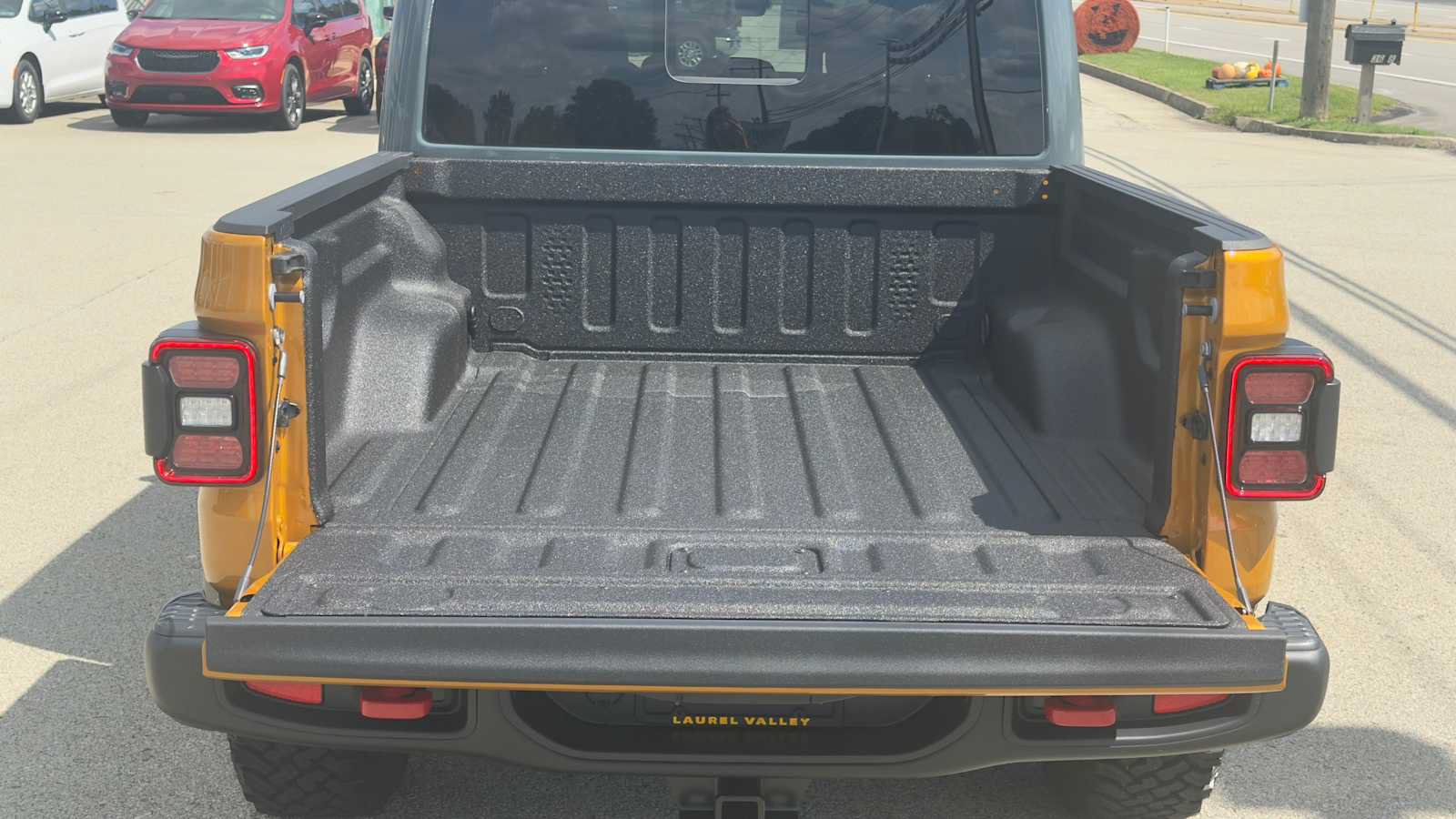New 2026 Jeep Gladiator Rubicon w/ Rockslide Package AWD/4WD image 9