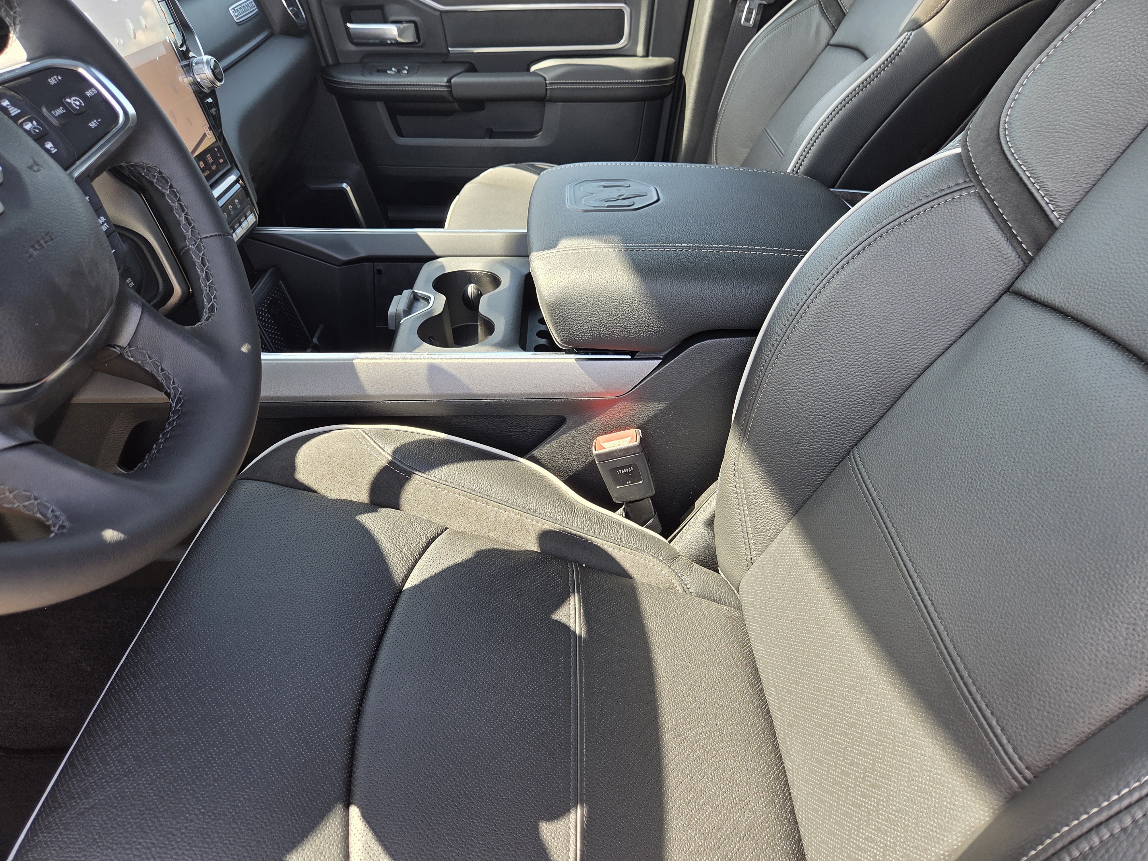 New 2026 RAM 2500 Laramie w/ Sport Appearance Package AWD/4WD image 21
