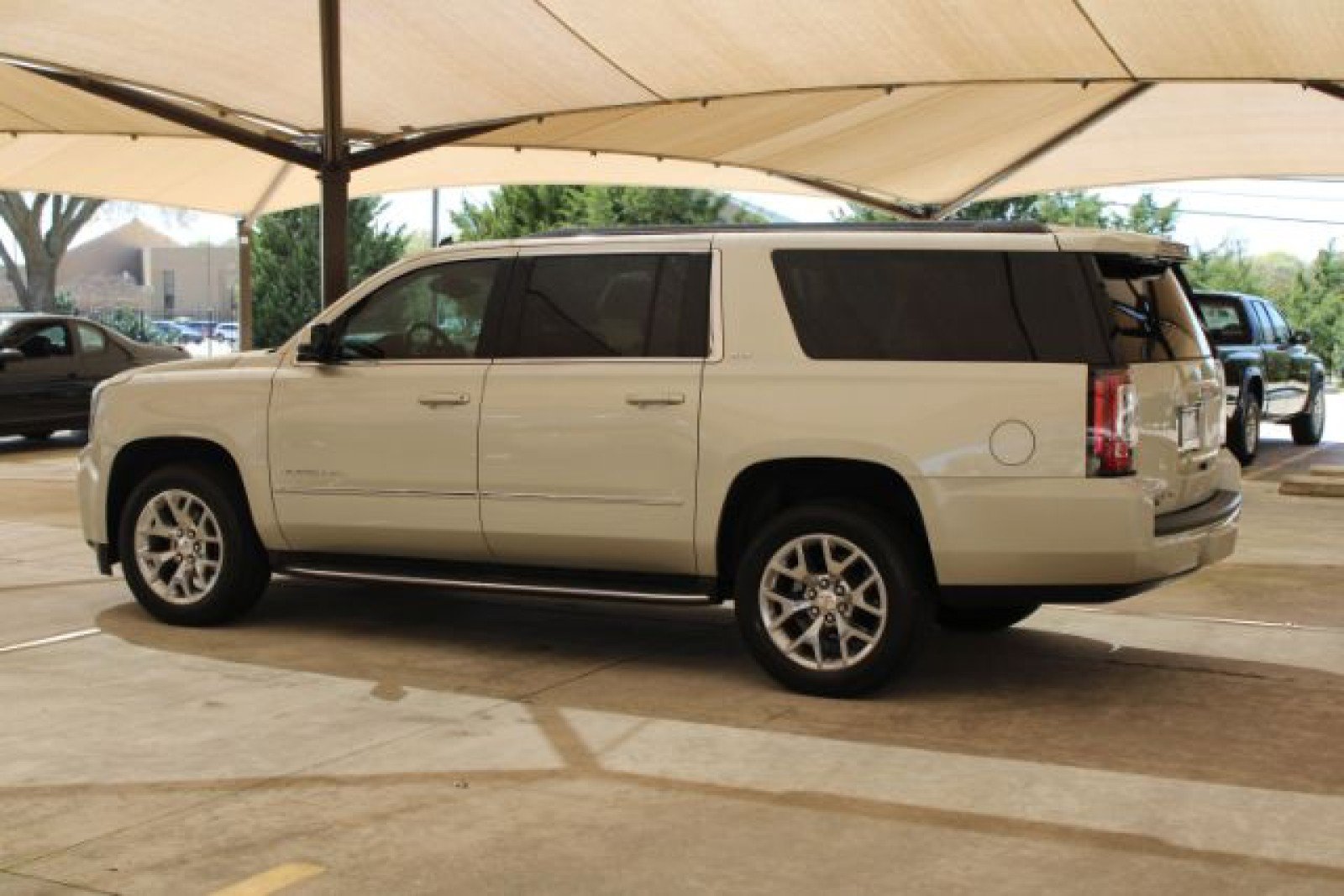 Used 2015 GMC Yukon XL SLT w/ Open Road Package image 7