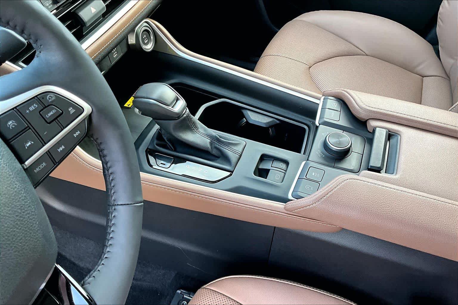 Used 2025 Toyota Grand Highlander AWD image 17