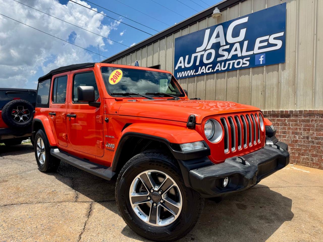 Used 2018 Jeep Wrangler Unlimited Sahara AWD/4WD image 3