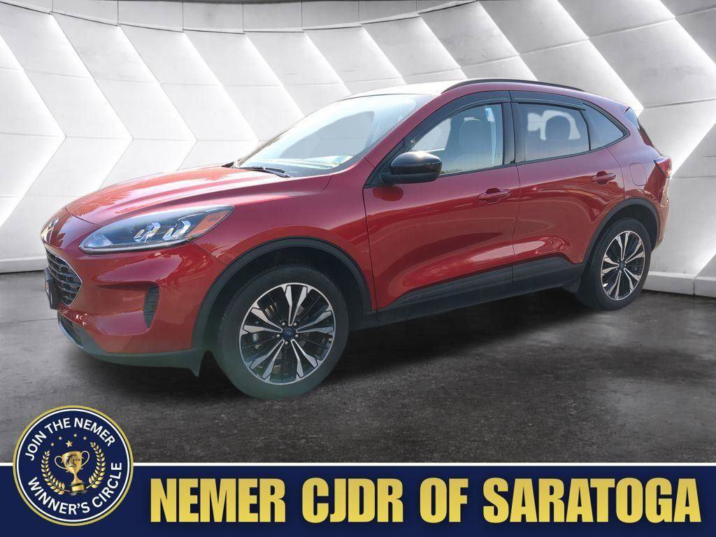 Used 2022 Ford Escape SE w/ SE Sport Appearance Package image 2