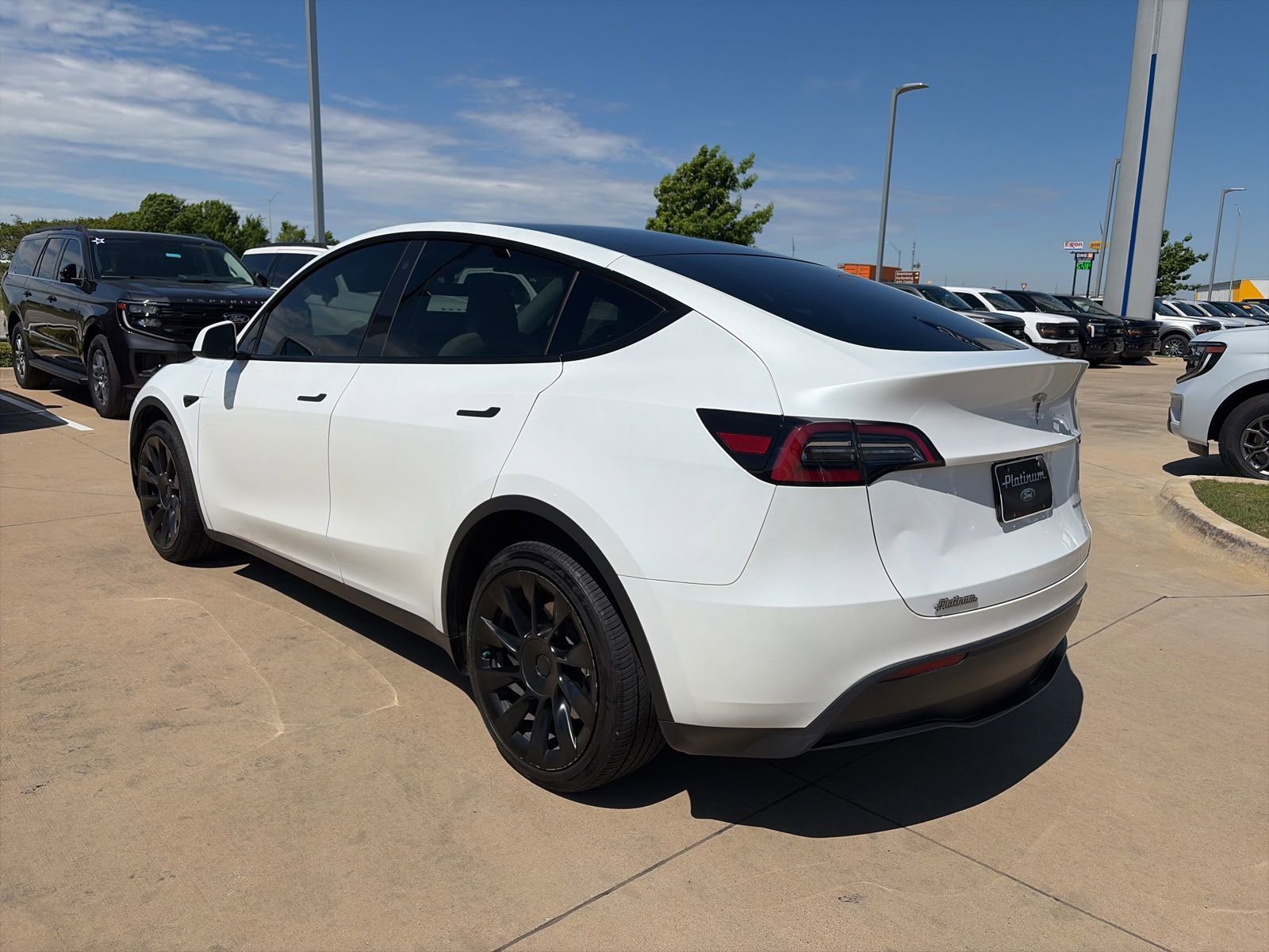 Used 2023 Tesla Model Y Long Range image 3