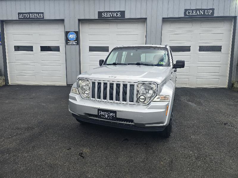 Used 2012 Jeep Liberty Sport AWD/4WD image 2