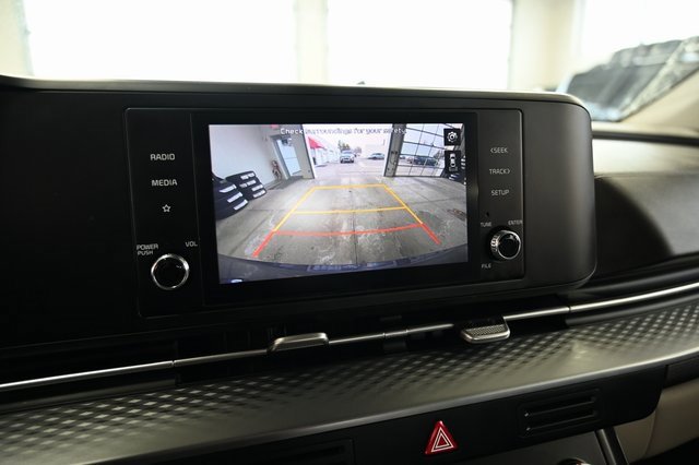 Used 2022 Kia Carnival LX image 16