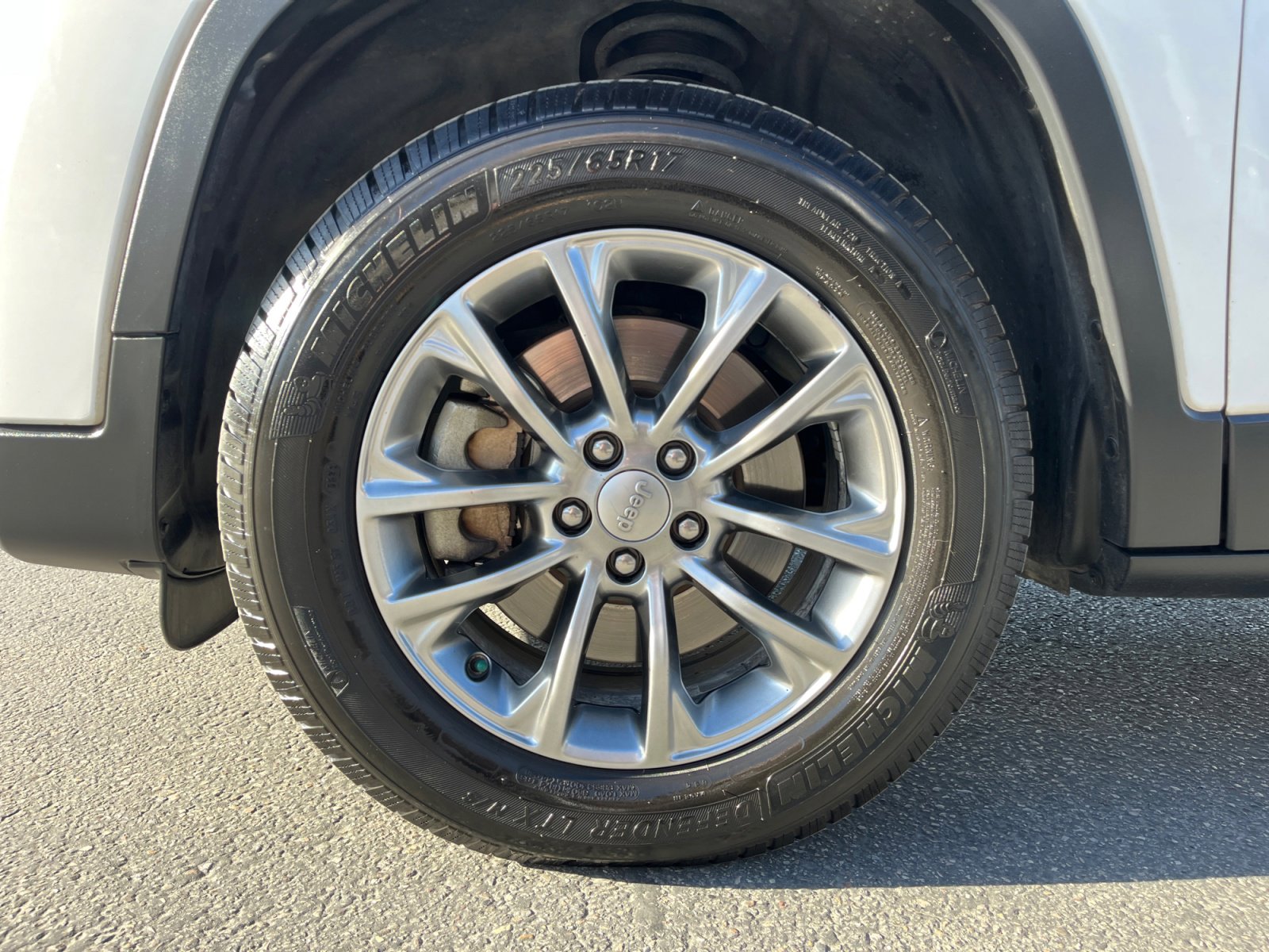 Used 2020 Jeep Cherokee Latitude Lux w/ Quick Order Package 26H Lux image 10