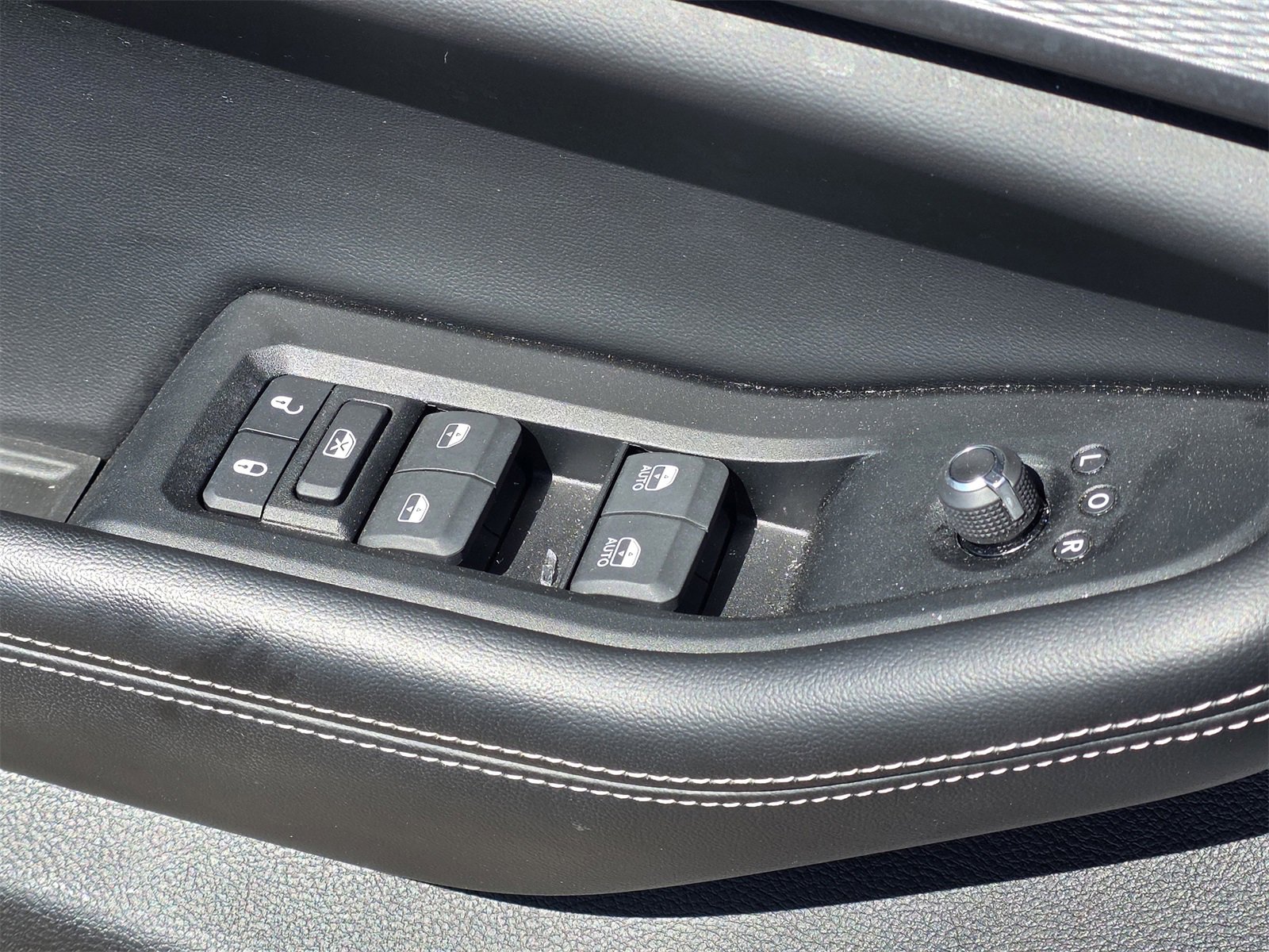 Used 2024 Jeep Grand Cherokee Altitude image 12