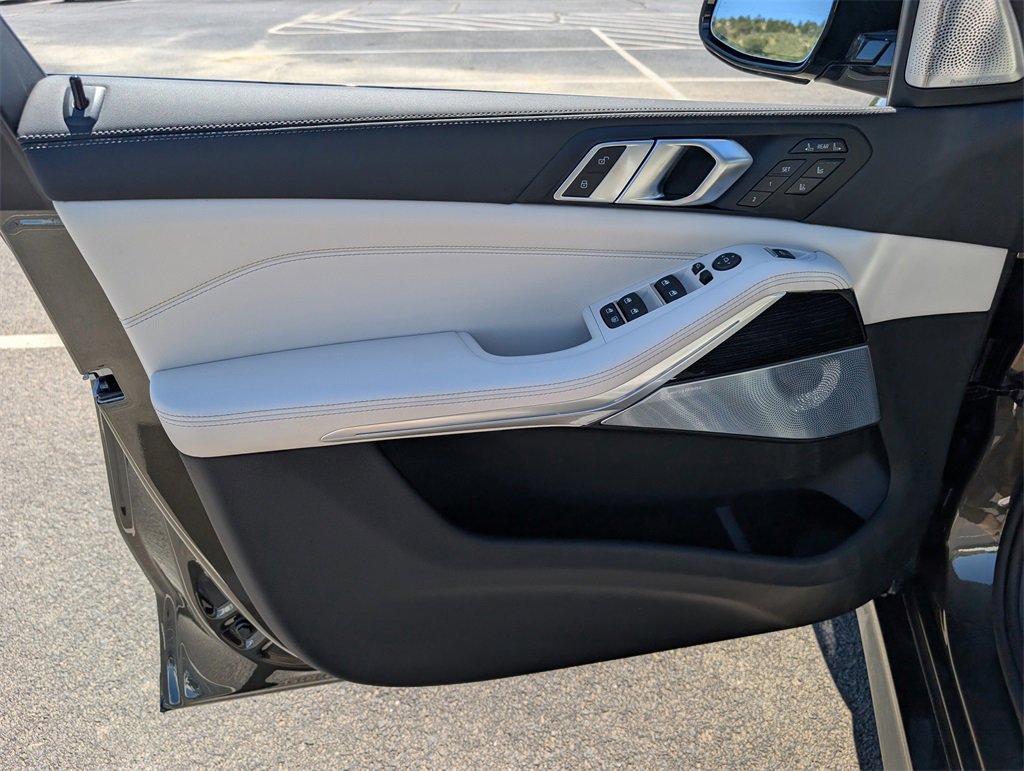 New 2026 BMW X7 M60i image 13