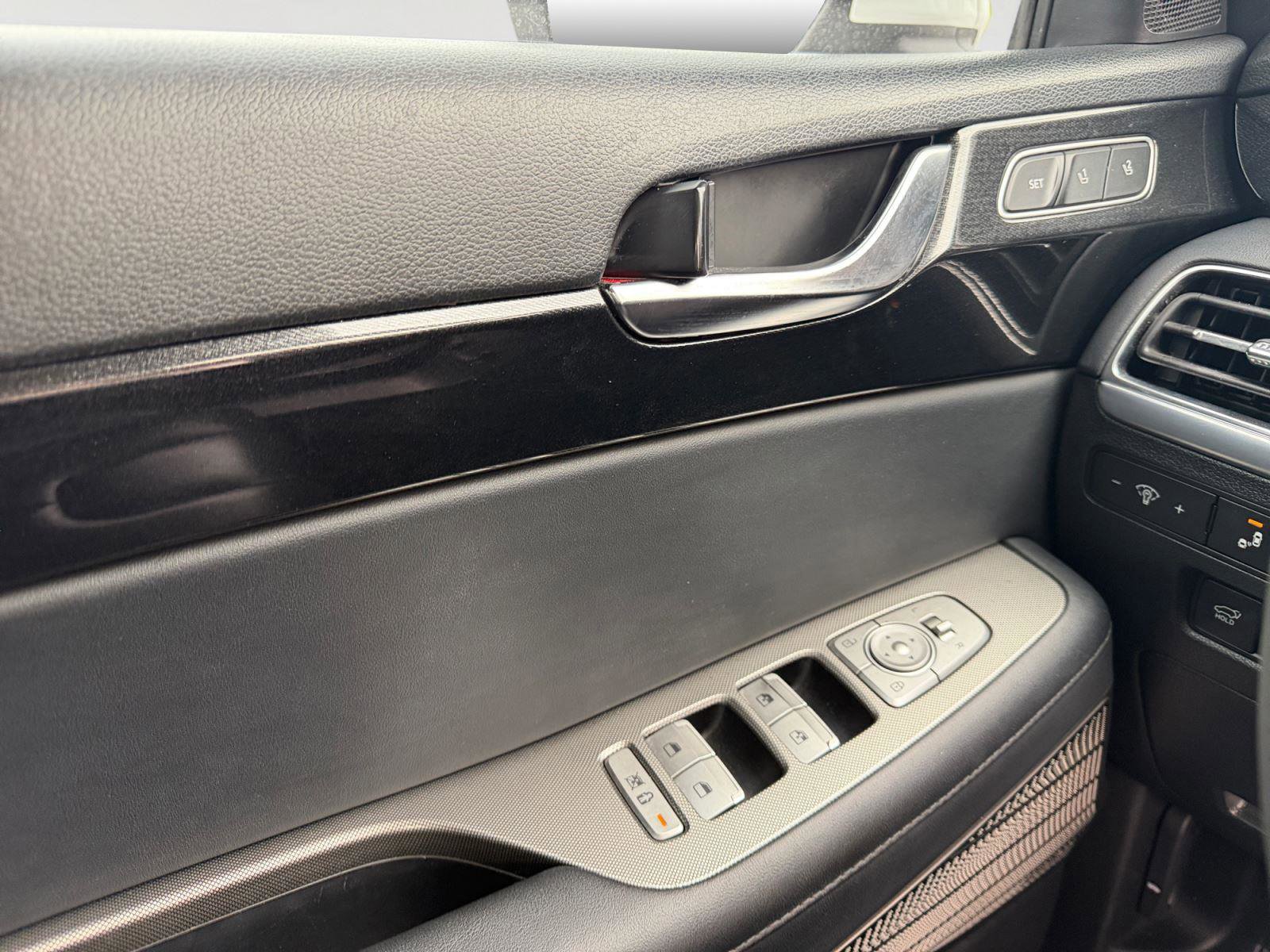 Used 2021 Hyundai Palisade Limited image 17