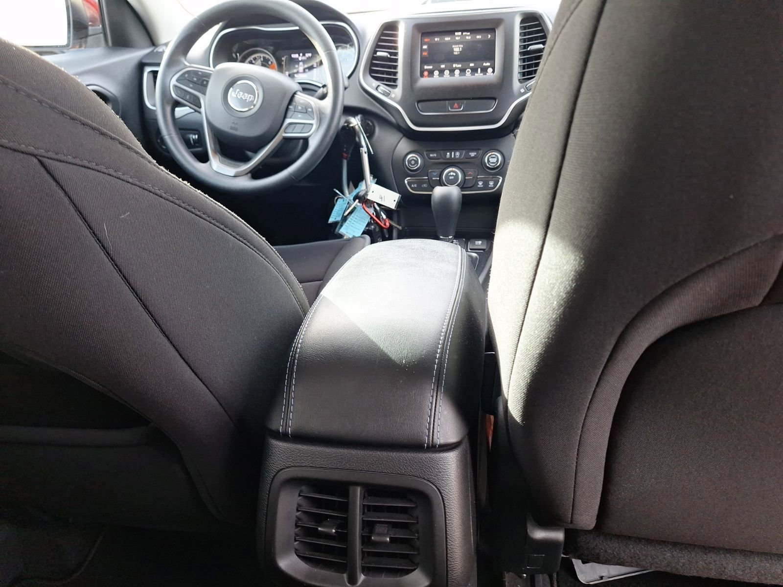 Used 2019 Jeep Cherokee Latitude w/ Popular Appearance Group image 32