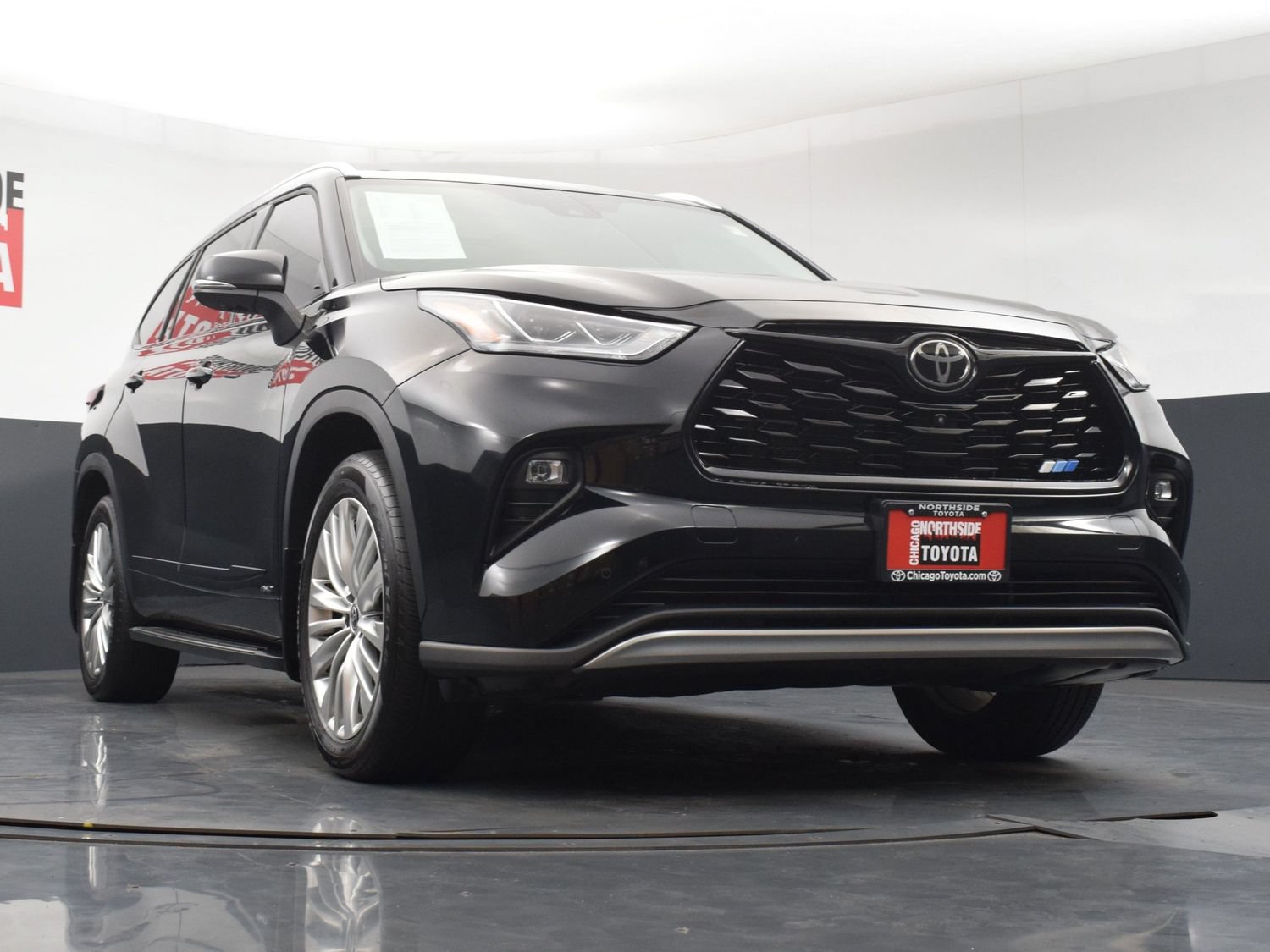 Used 2025 Toyota Highlander Platinum AWD/4WD image 39