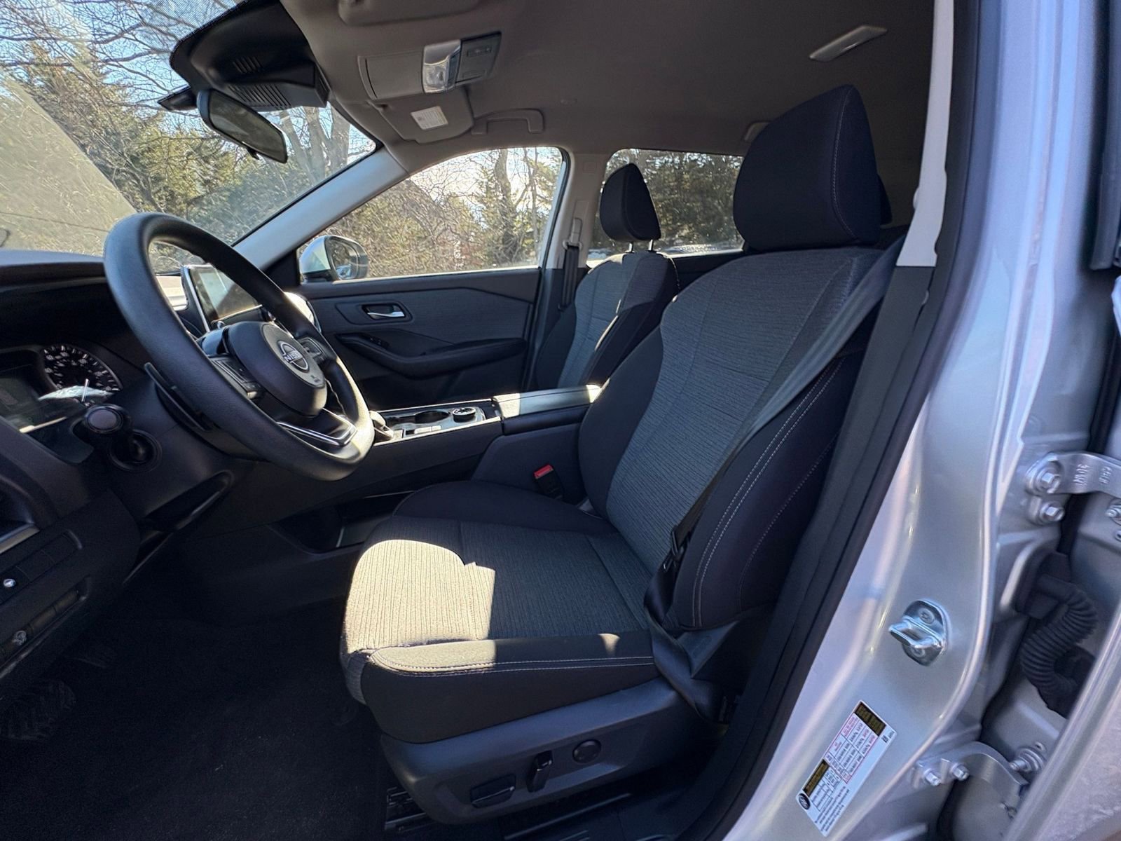 Used 2023 Nissan Rogue SV image 22