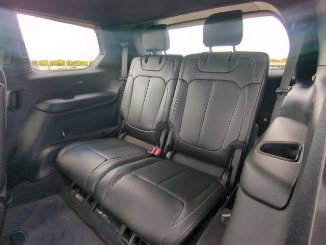 New 2027 Jeep Grand Cherokee L Limited RWD image 16