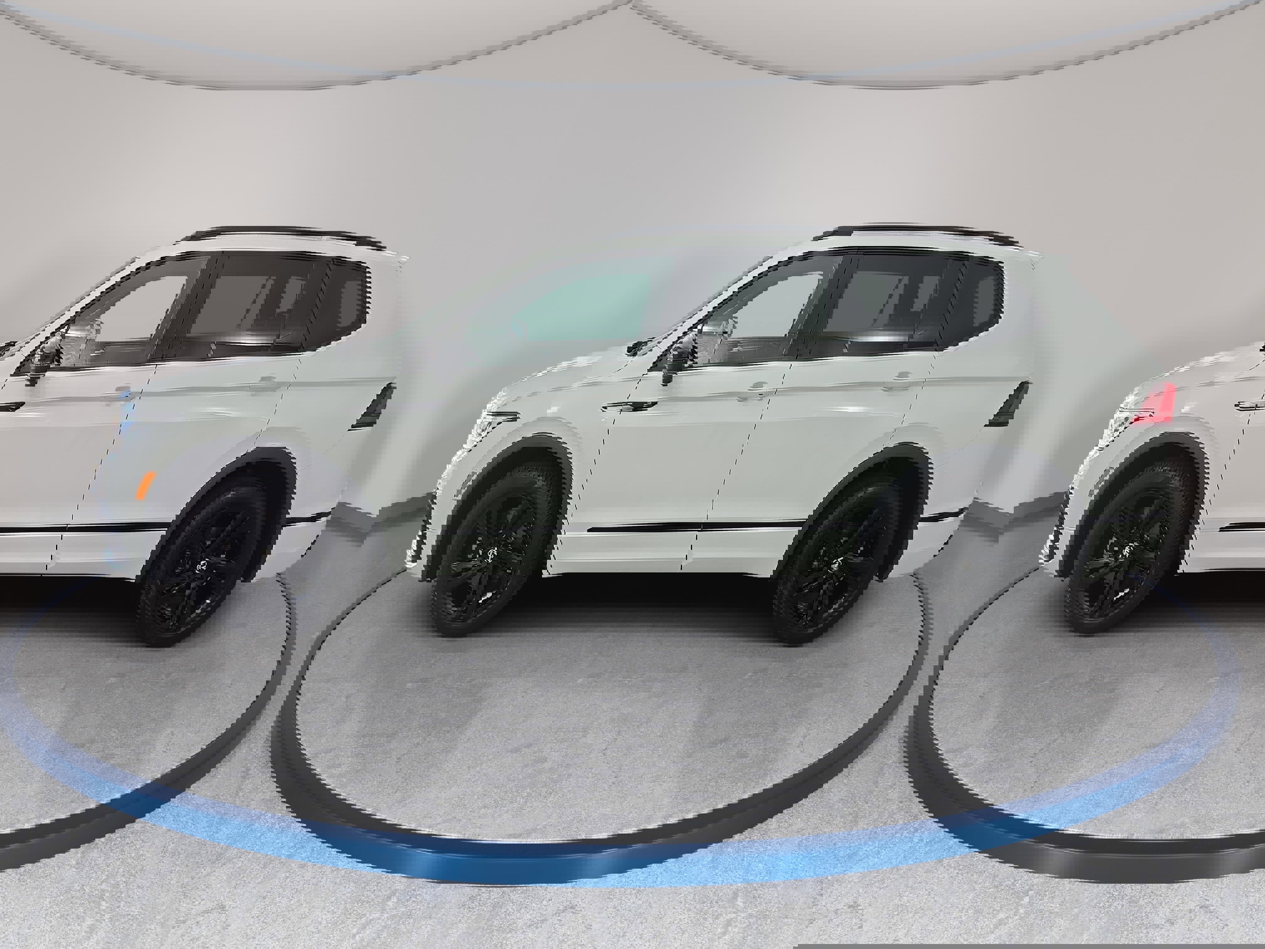 Certified 2024 Volkswagen Tiguan SE R-Line image 8