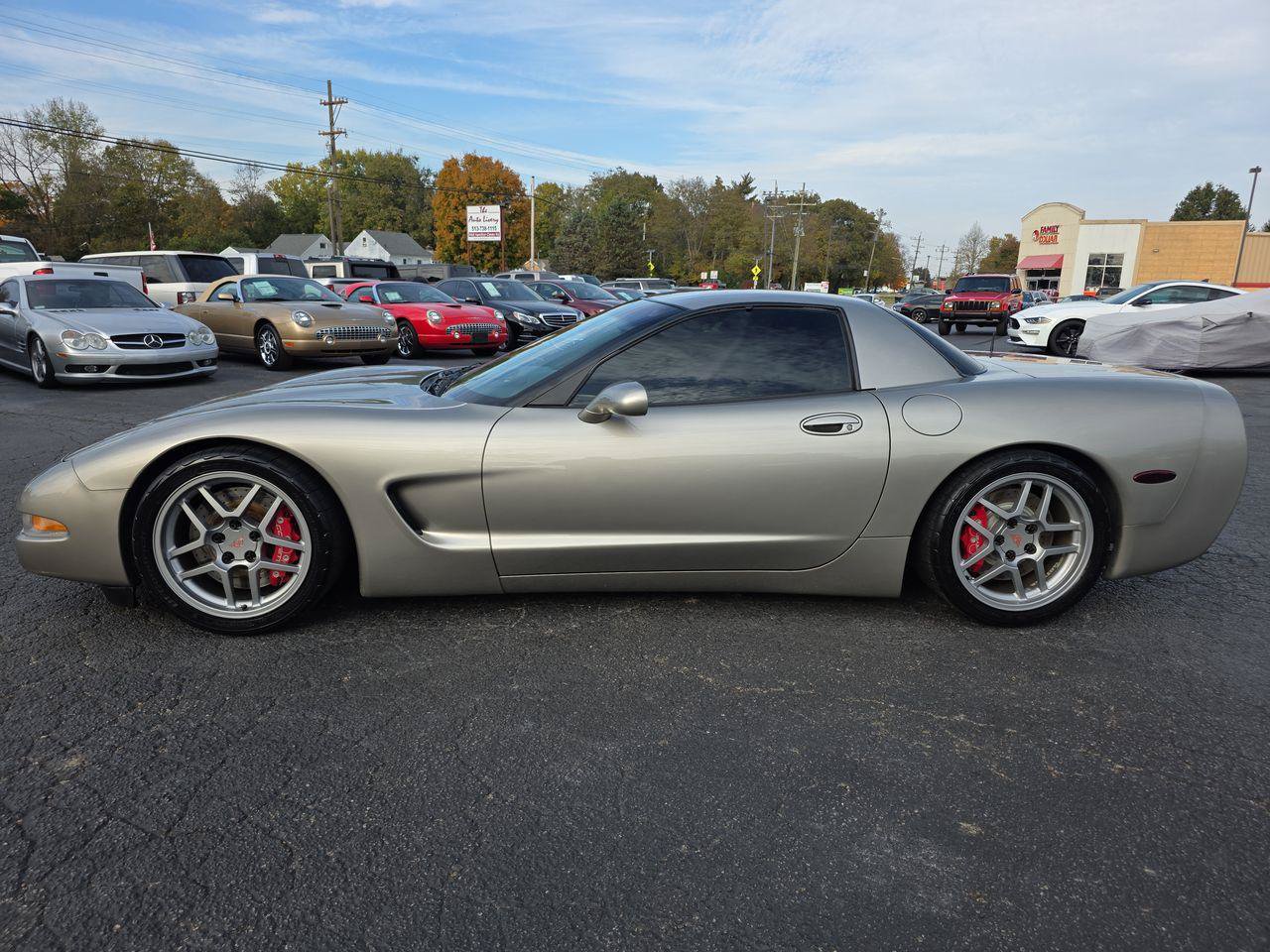 Used 1999 Chevrolet Corvette Coupe w/ Lighting Pkg RWD image 19