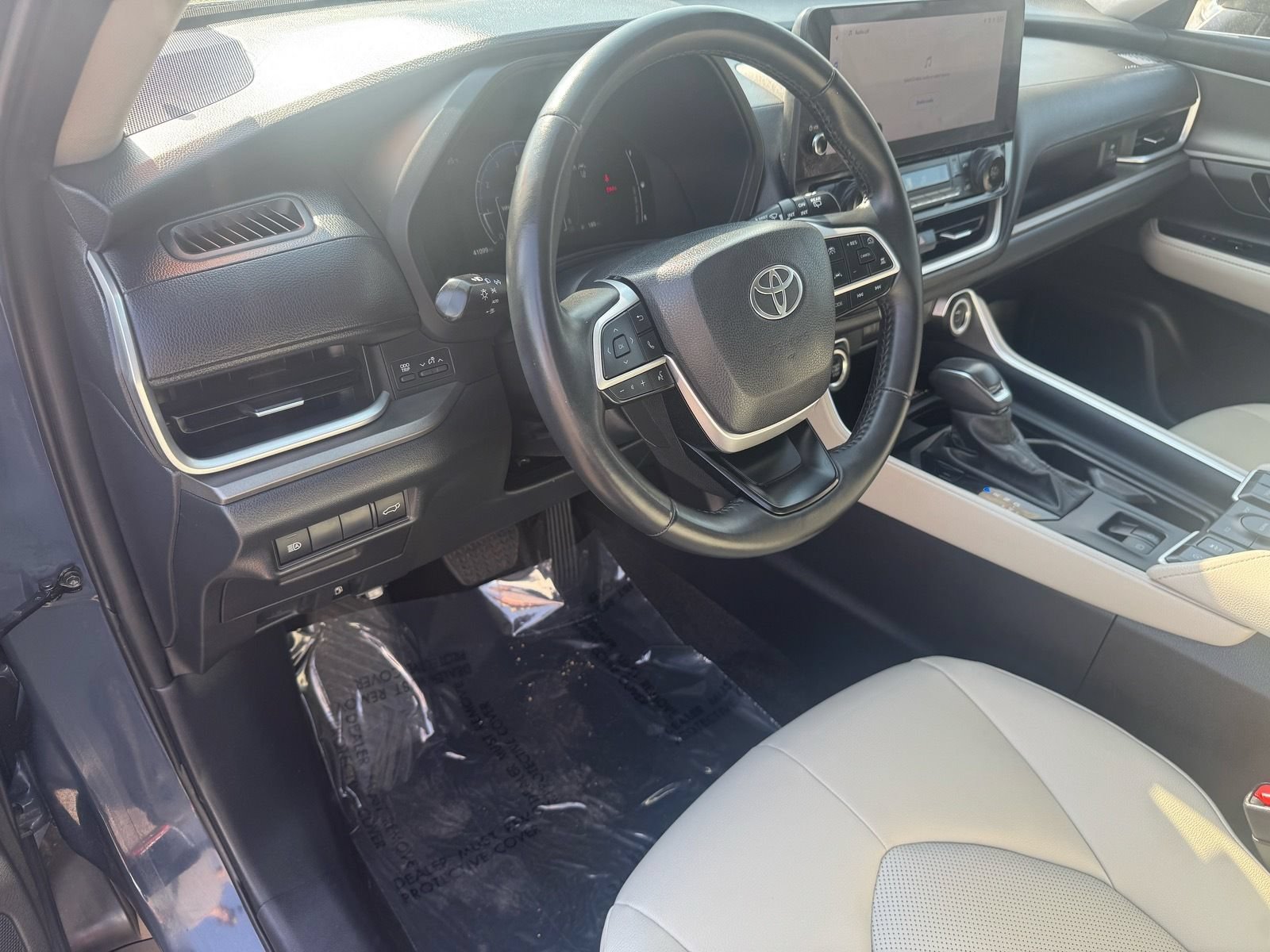 Used 2025 Toyota Grand Highlander AWD image 12